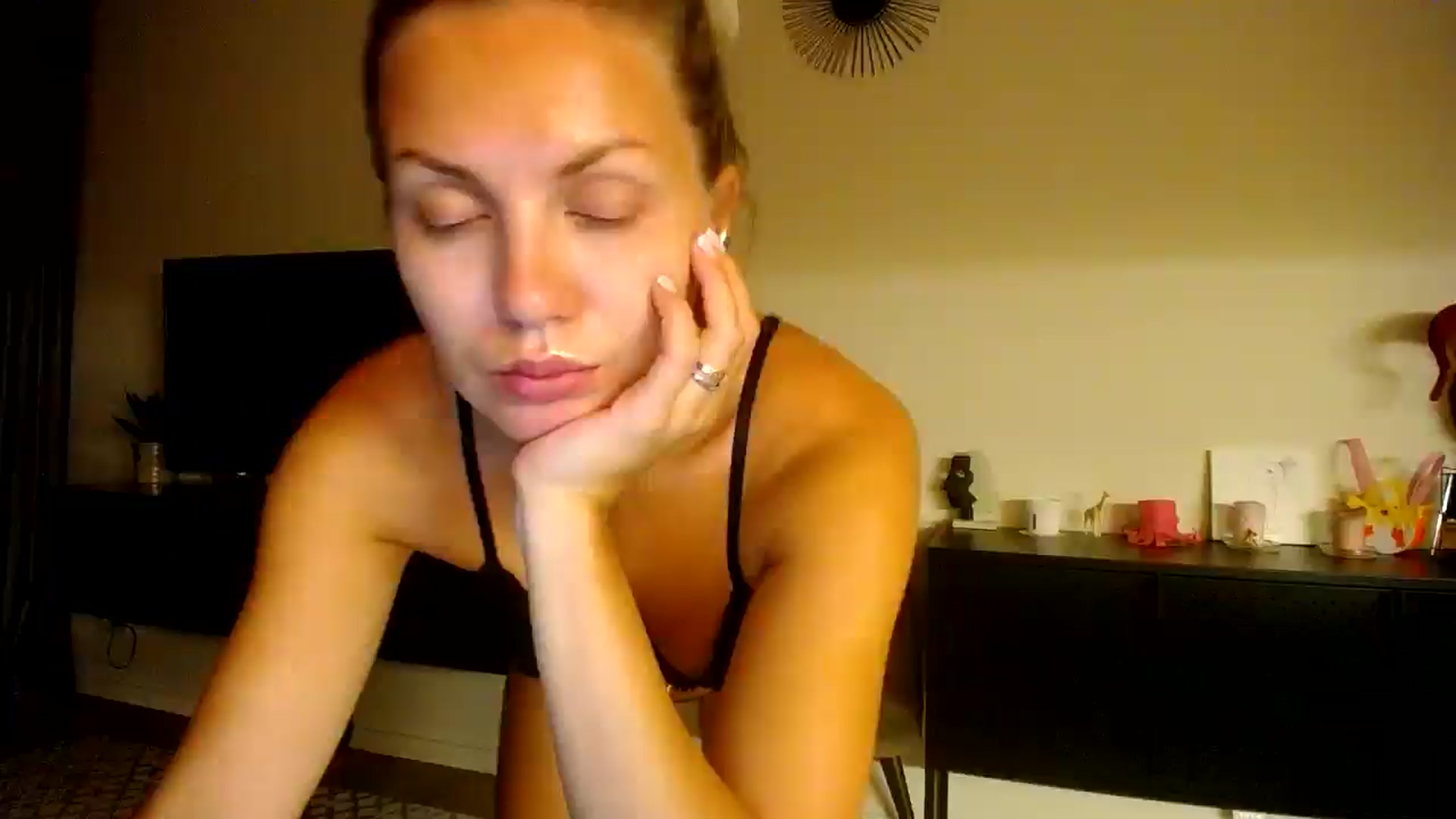 Gallery image thumbnail from Happy_Insight's myfreecams stream on, 09/13/2025, 22:05 image 20 of 20