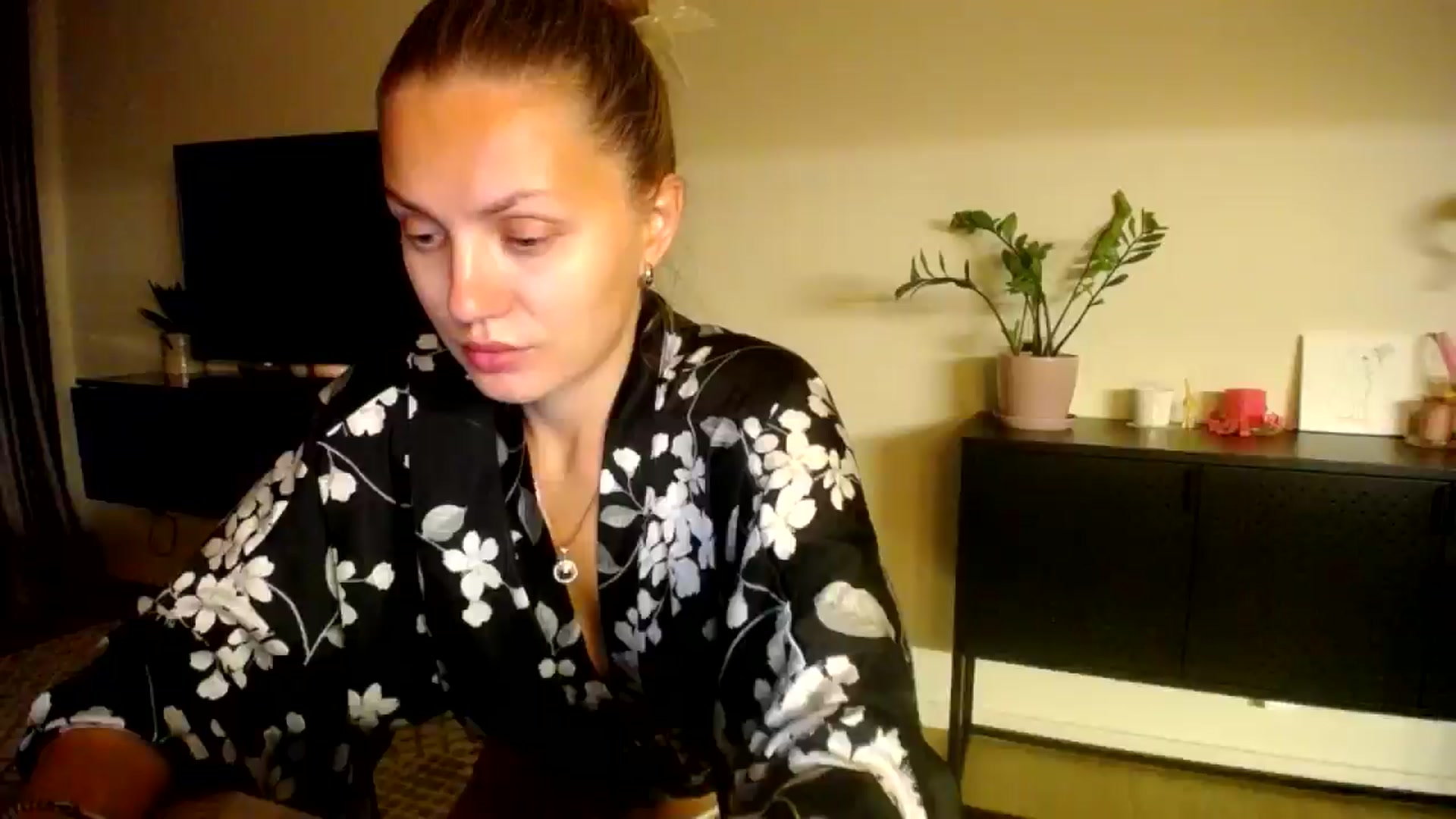 Gallery image thumbnail from Happy_Insight's myfreecams stream on, 10/04/2025, 21:09 image 8 of 20