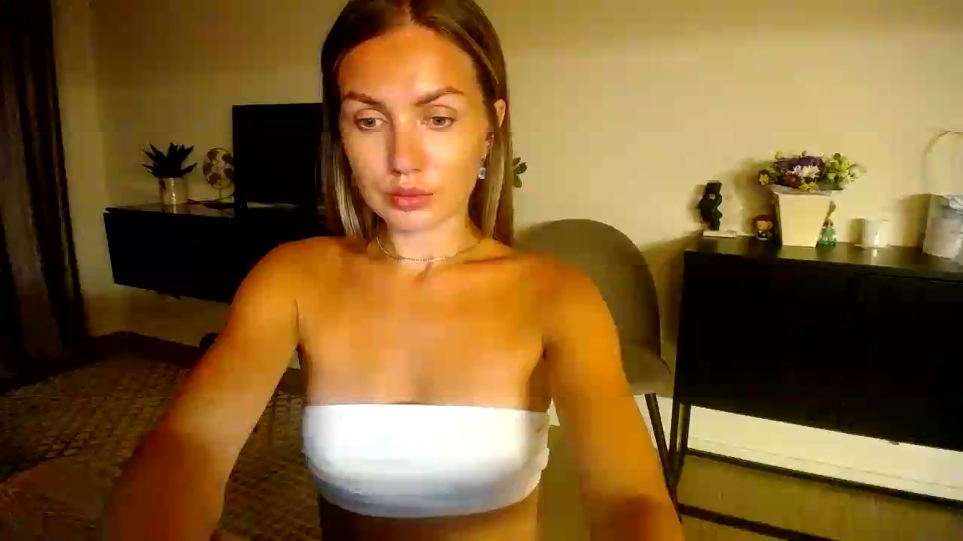 Gallery image thumbnail from Happy_Insight's myfreecams stream on, 07/27/2026, 22:07 image 15 of 20