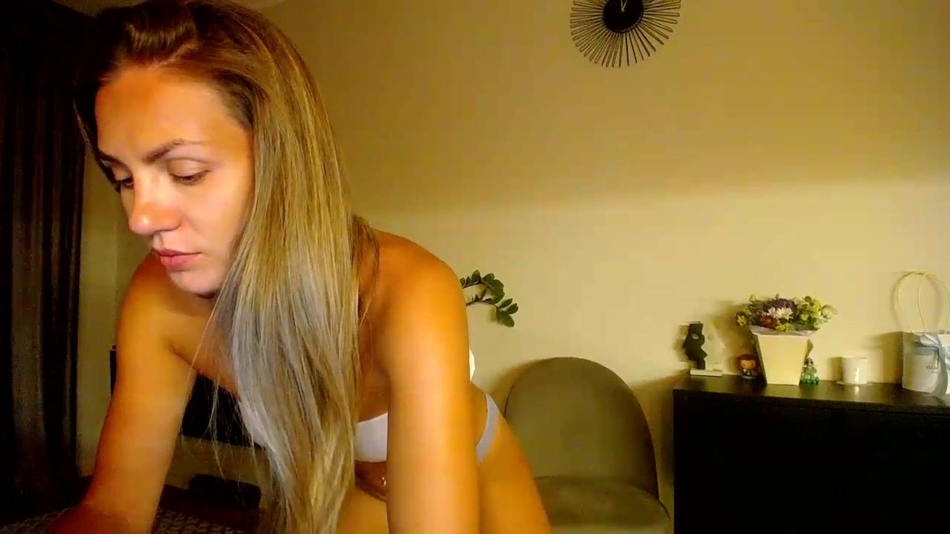 Gallery image thumbnail from Happy_Insight's myfreecams stream on, 07/27/2026, 22:07 image 8 of 20