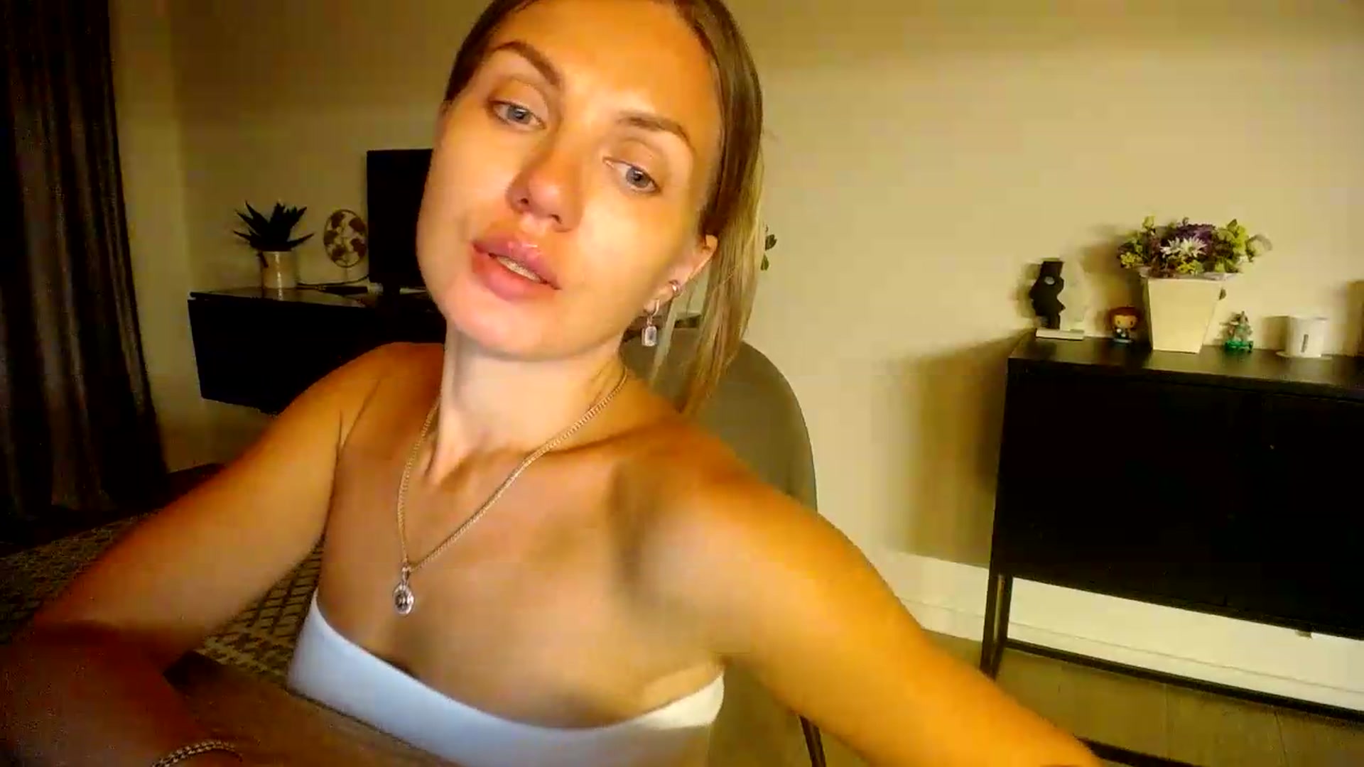 Gallery image thumbnail from Happy_Insight's myfreecams stream on, 07/31/2026, 22:06 image 8 of 20
