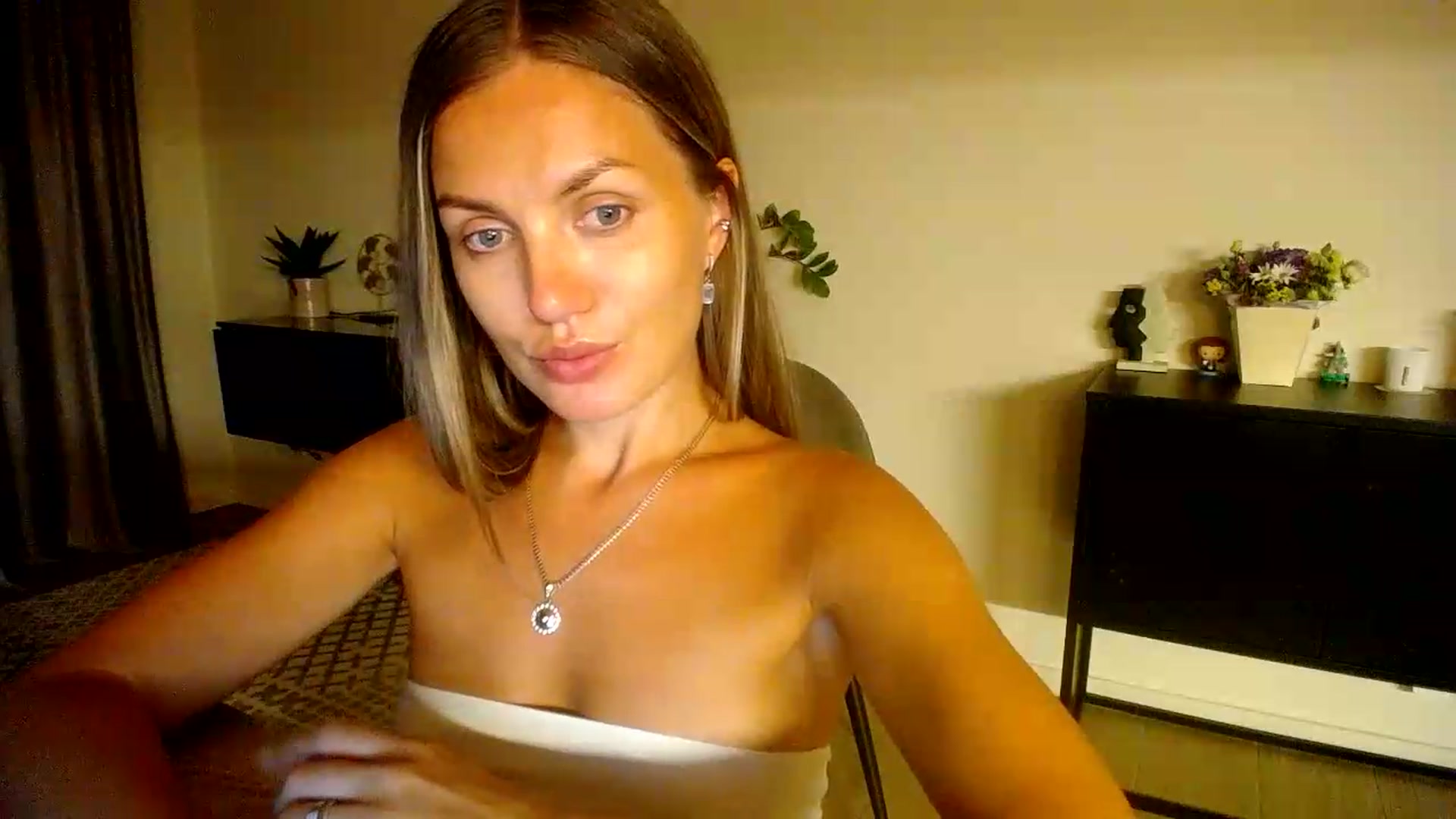Gallery image thumbnail from Happy_Insight's myfreecams stream on, 07/31/2026, 22:06 image 4 of 20