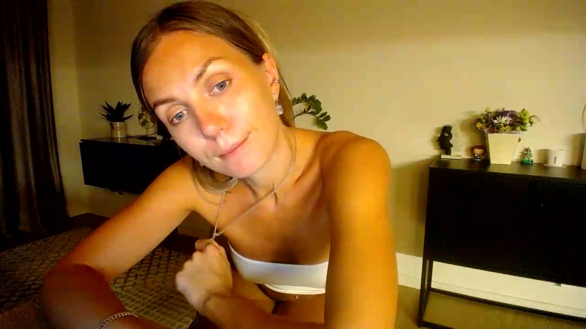 Gallery image thumbnail from Happy_Insight's myfreecams stream on, 07/31/2026, 22:06 image 16 of 20