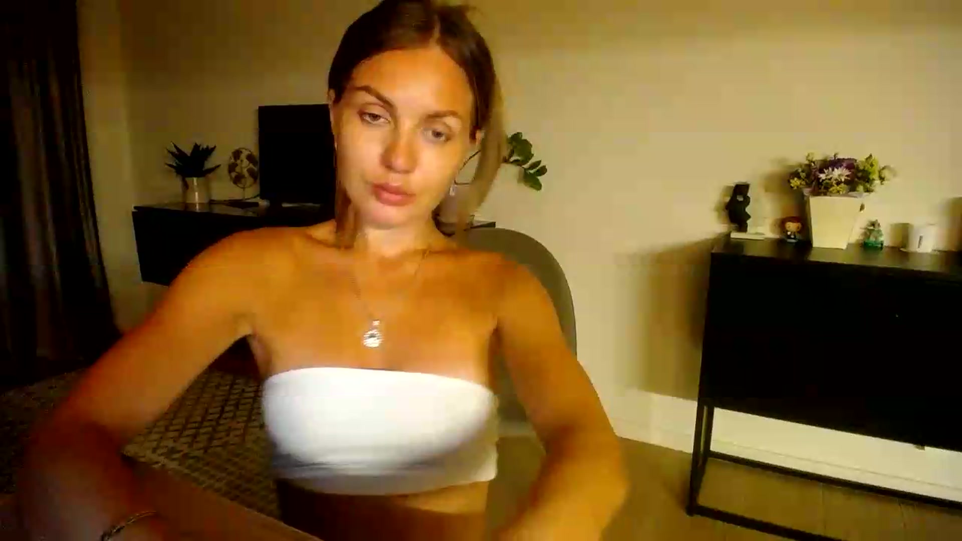 Gallery image thumbnail from Happy_Insight's myfreecams stream on, 07/31/2026, 22:06 image 7 of 20