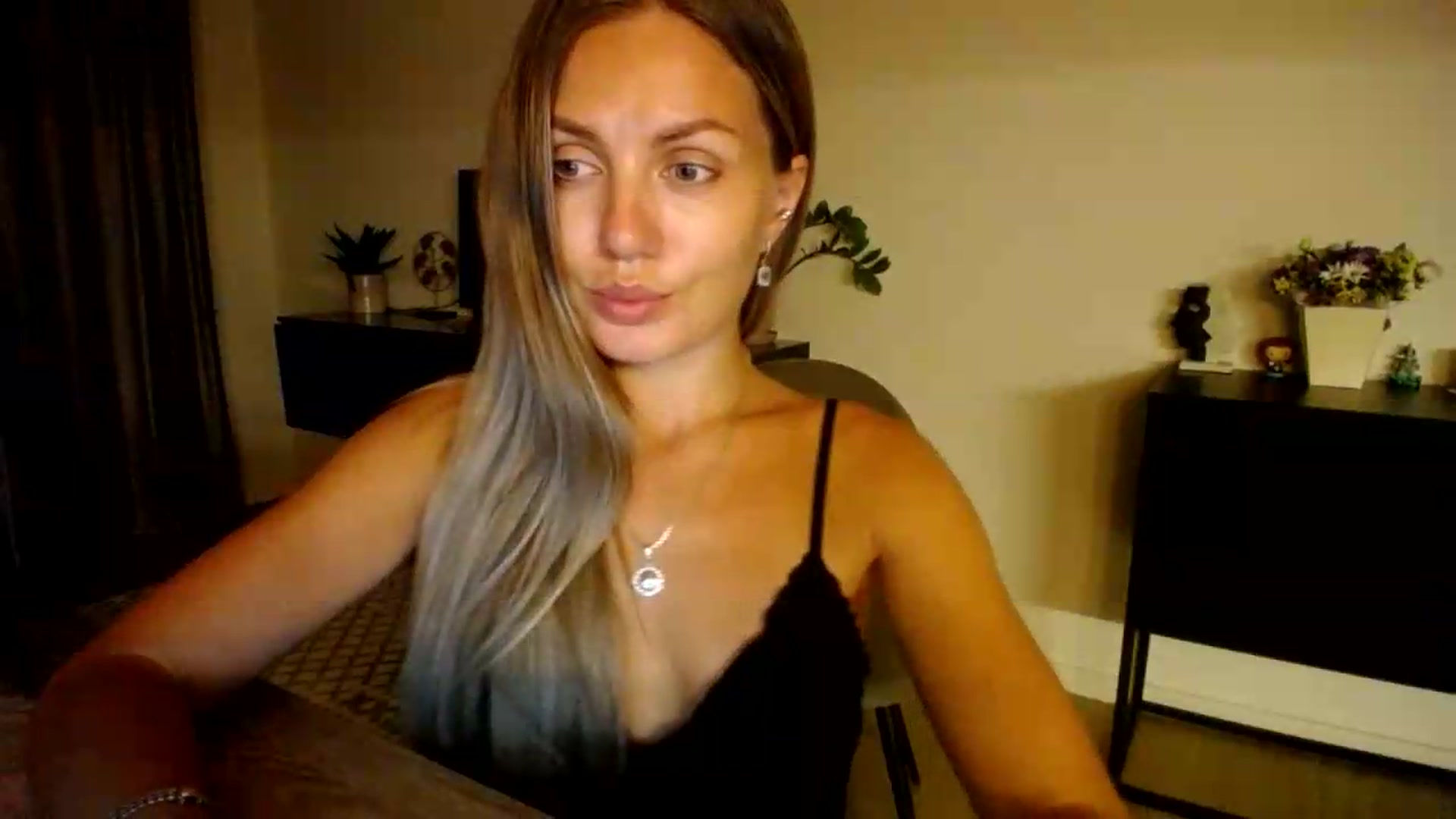 Gallery image thumbnail from Happy_Insight's myfreecams stream on, 08/01/2026, 22:53 image 9 of 20