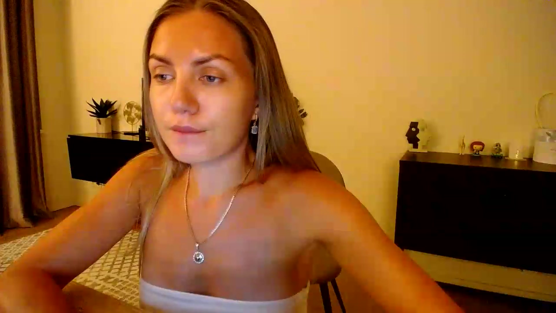 Gallery image thumbnail from Happy_Insight's myfreecams stream on, 08/04/2026, 21:43 image 7 of 20