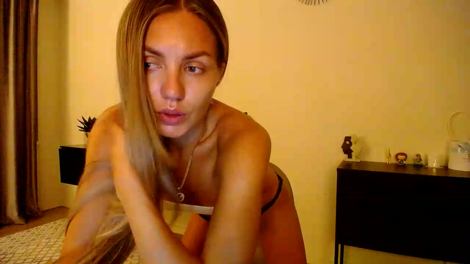 Gallery image thumbnail from Happy_Insight's myfreecams stream on, 08/04/2026, 21:43 image 9 of 20