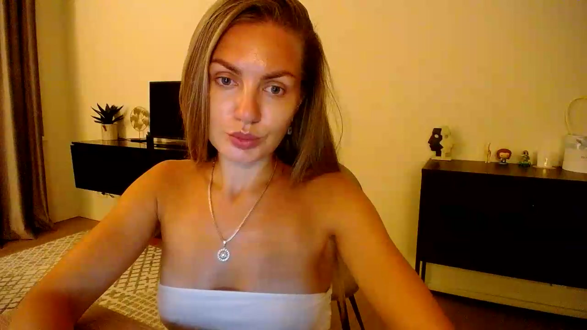 Gallery image thumbnail from Happy_Insight's myfreecams stream on, 08/04/2026, 21:43 image 5 of 20