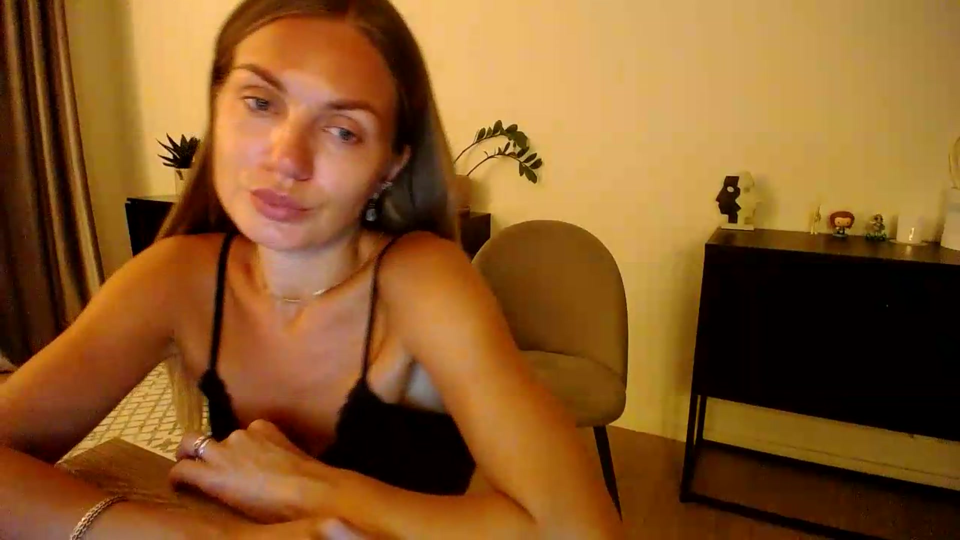 Gallery image thumbnail from Happy_Insight's myfreecams stream on, 08/08/2026, 21:30 image 19 of 20