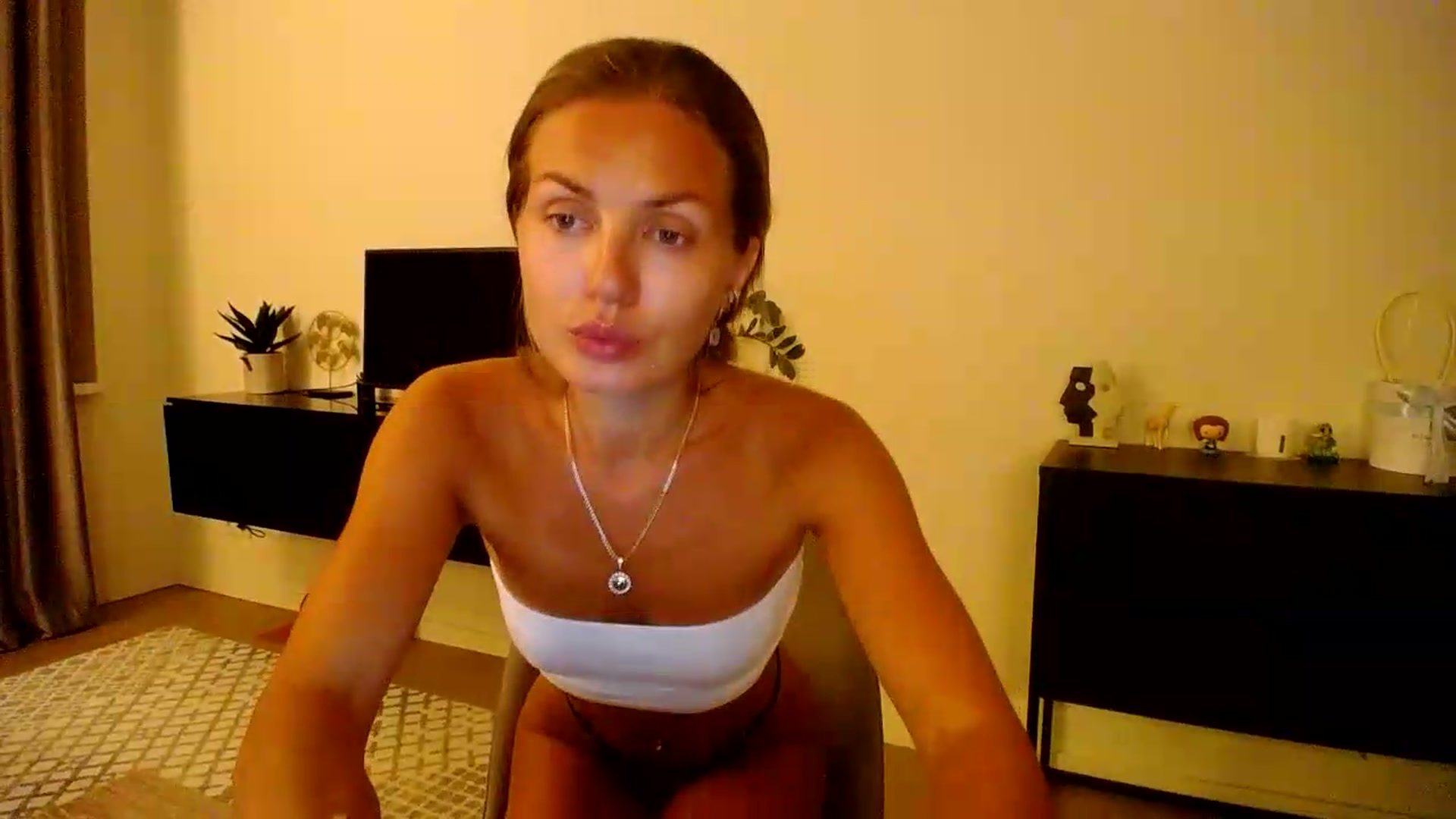 Gallery image thumbnail from Happy_Insight's myfreecams stream on, 08/10/2026, 21:03 image 19 of 20