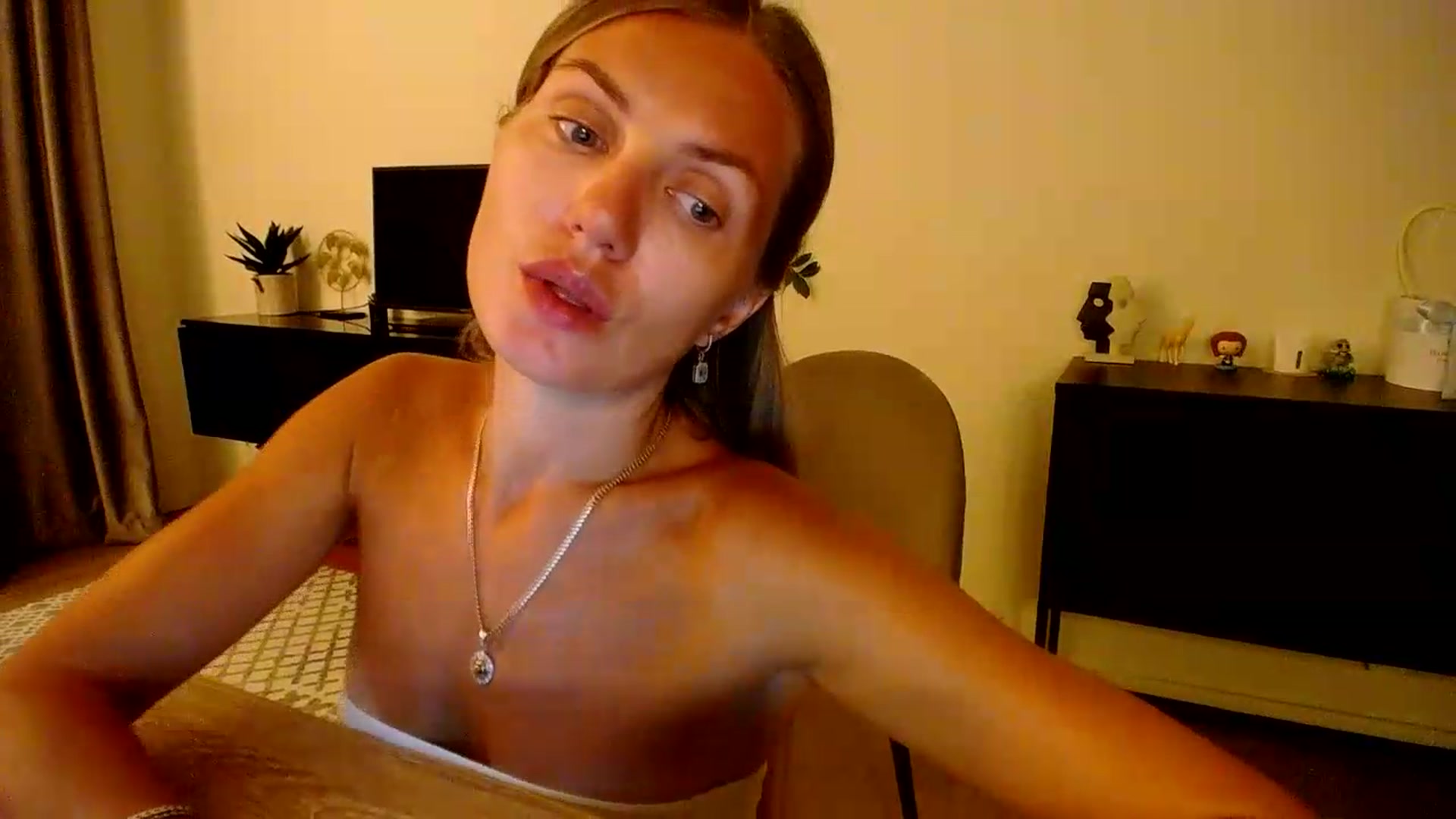 Gallery image thumbnail from Happy_Insight's myfreecams stream on, 08/11/2026, 21:29 image 11 of 20