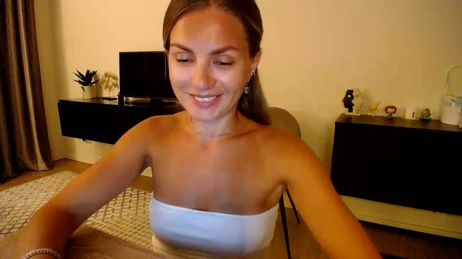 Gallery image thumbnail from Happy_Insight's myfreecams stream on, 08/13/2026, 20:41 image 15 of 20