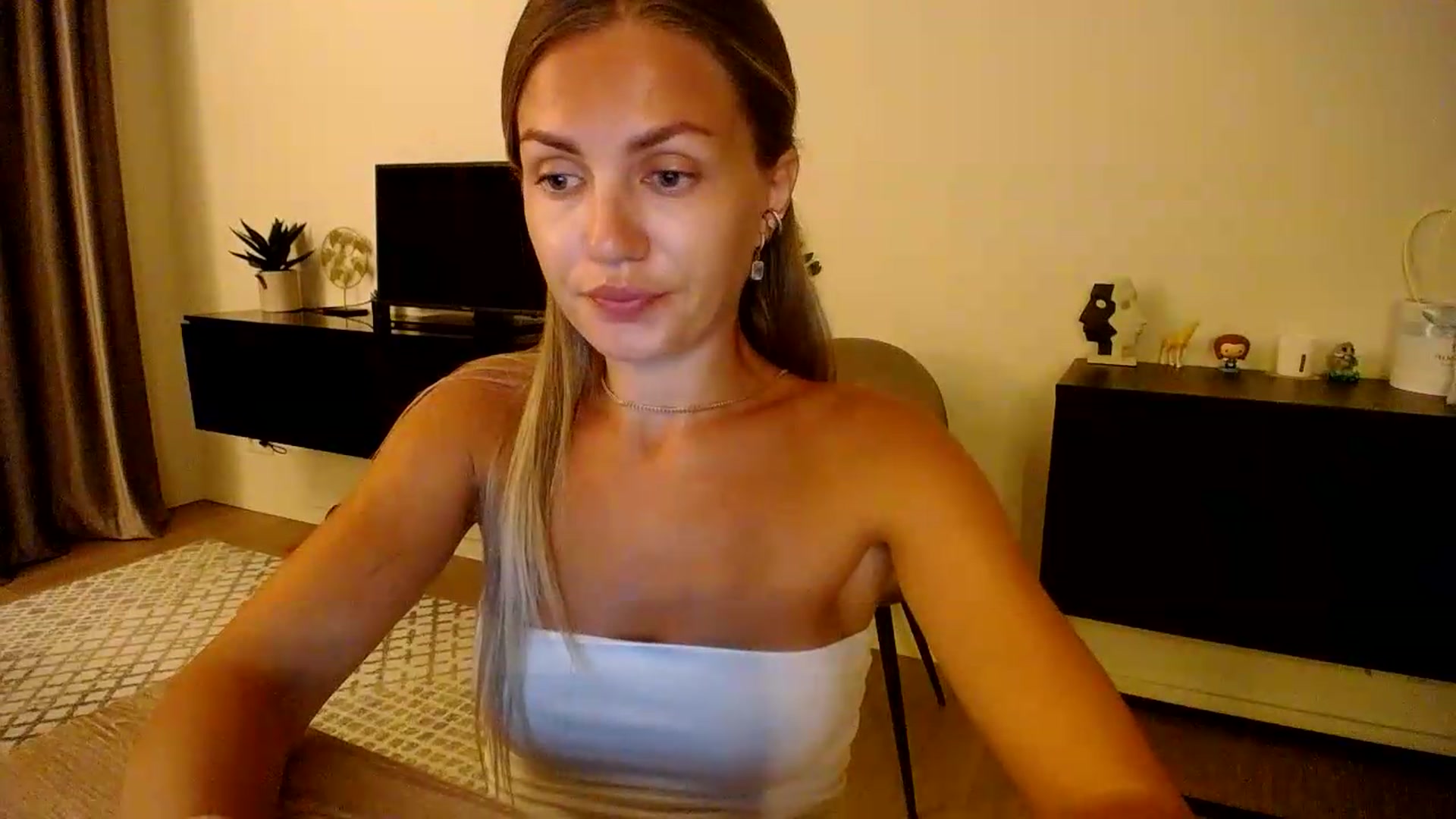 Gallery image thumbnail from Happy_Insight's myfreecams stream on, 08/13/2026, 20:41 image 14 of 20