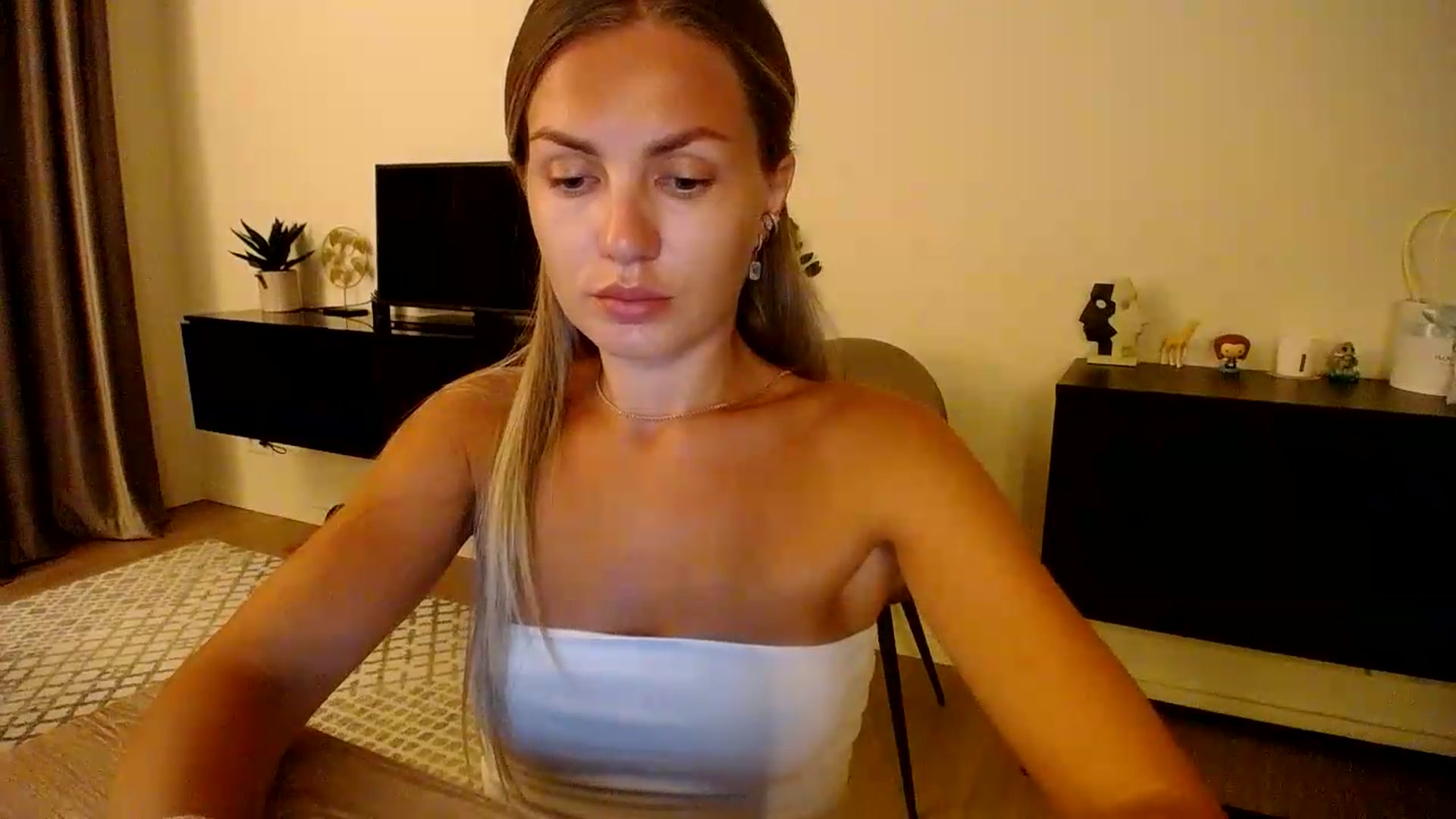 Gallery image thumbnail from Happy_Insight's myfreecams stream on, 08/13/2026, 20:41 image 13 of 20