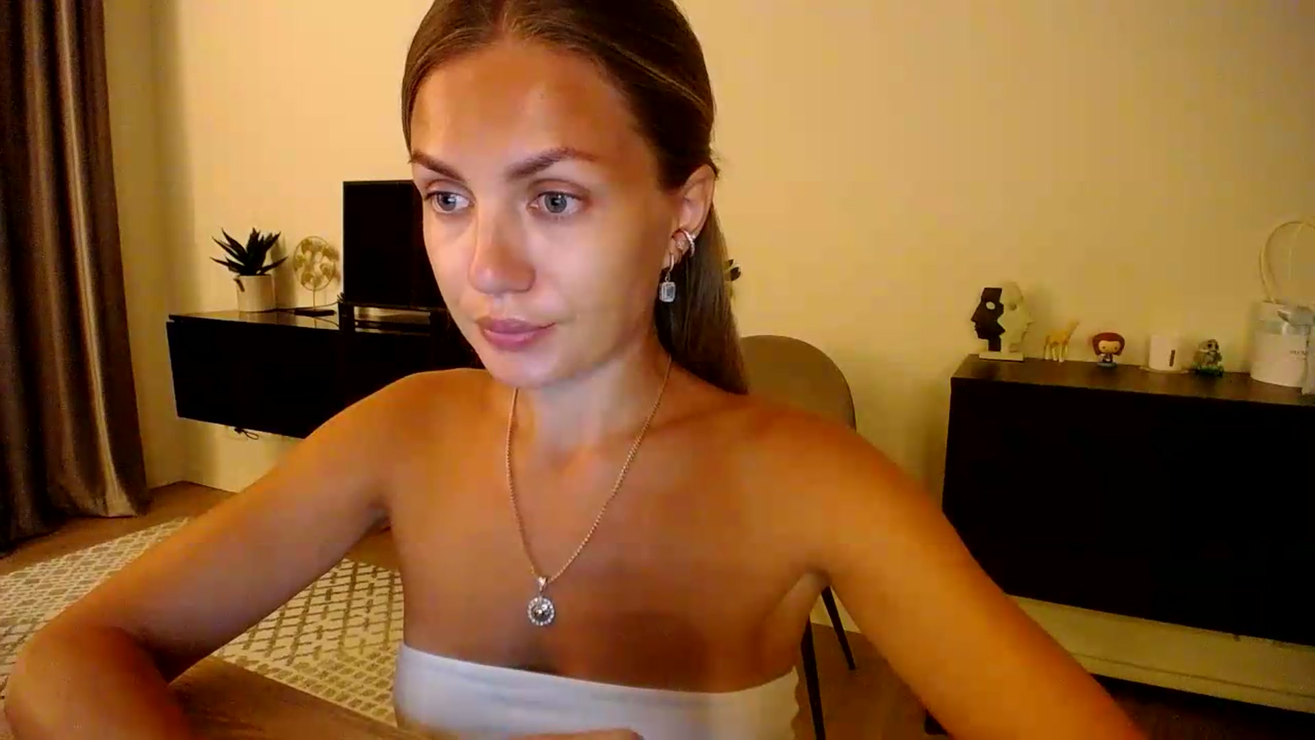 Gallery image thumbnail from Happy_Insight's myfreecams stream on, 08/13/2026, 20:41 image 8 of 20