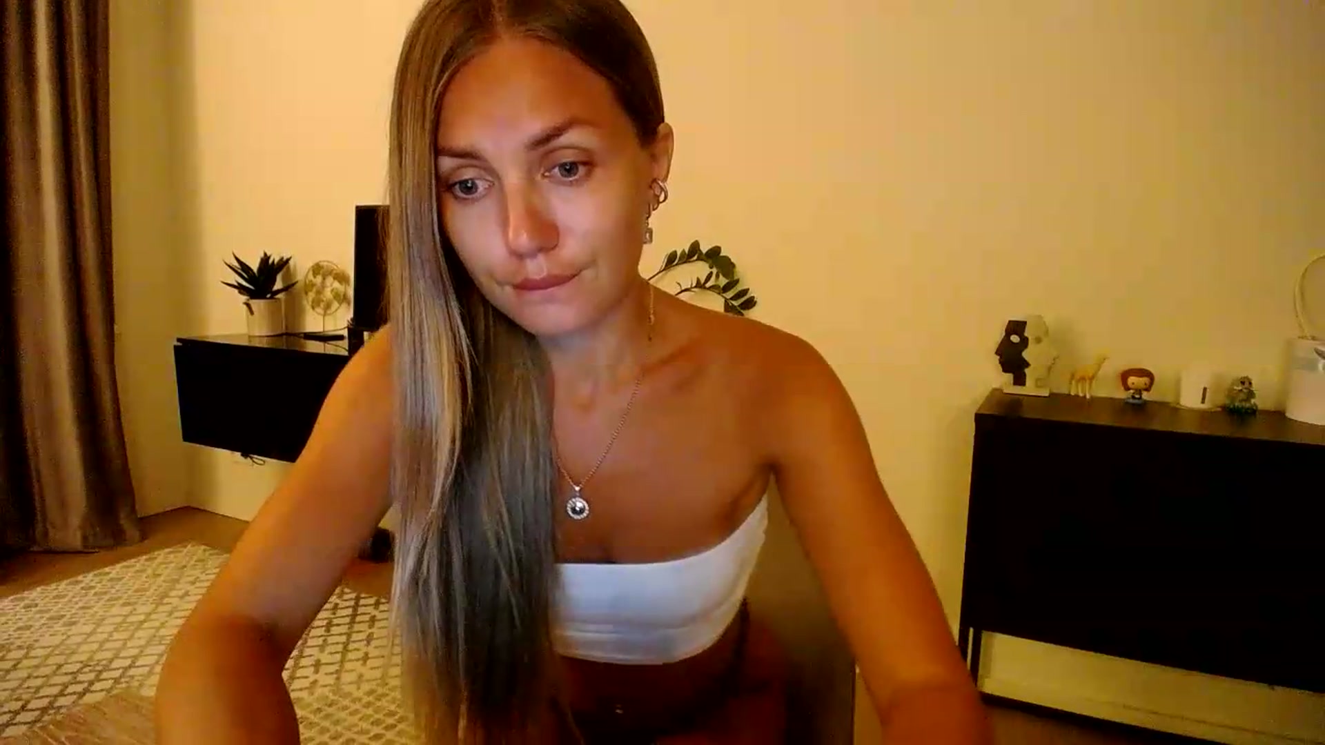 Gallery image thumbnail from Happy_Insight's myfreecams stream on, 08/14/2026, 21:52 image 9 of 20