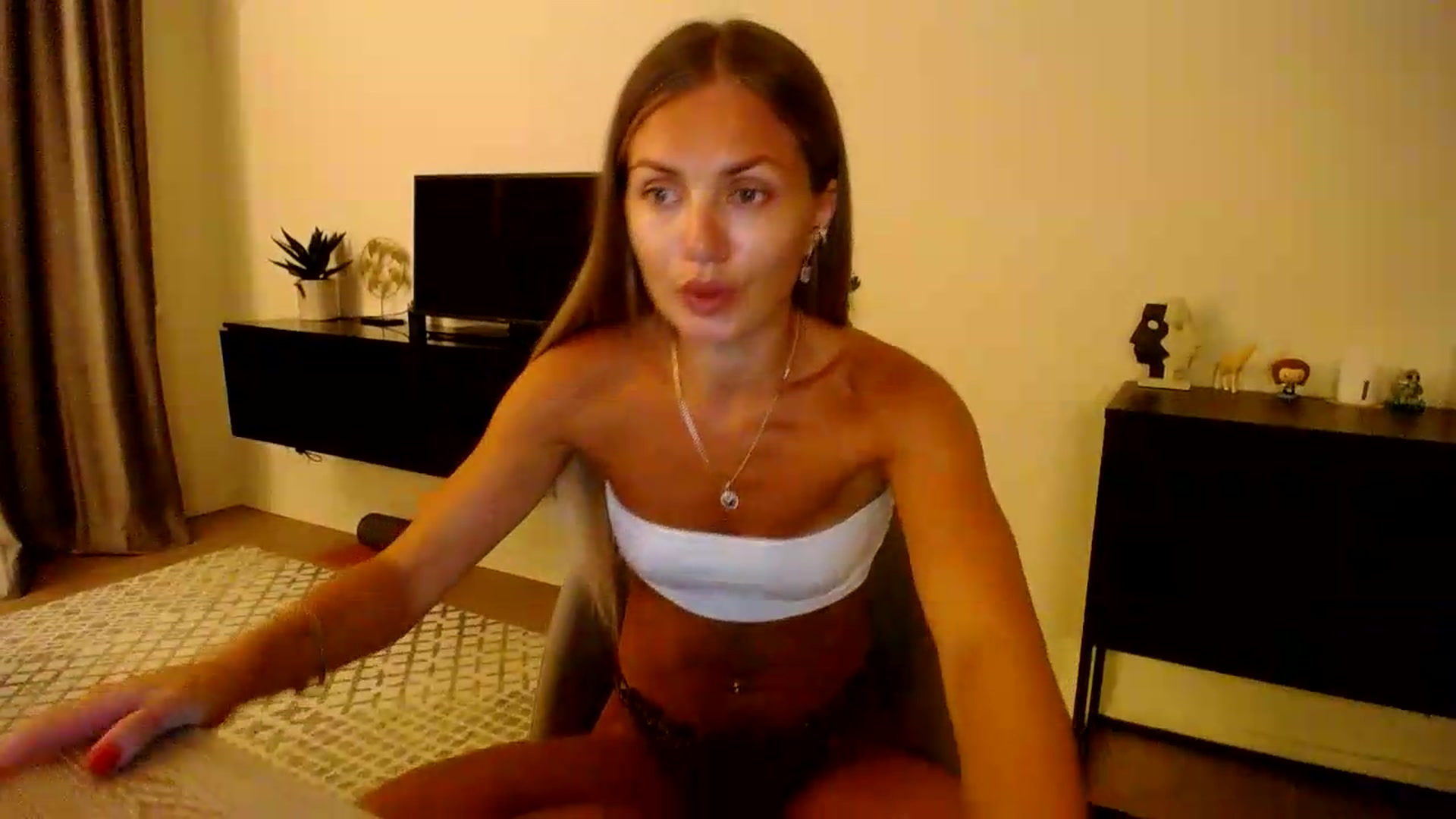 Gallery image thumbnail from Happy_Insight's myfreecams stream on, 08/14/2026, 21:52 image 15 of 20