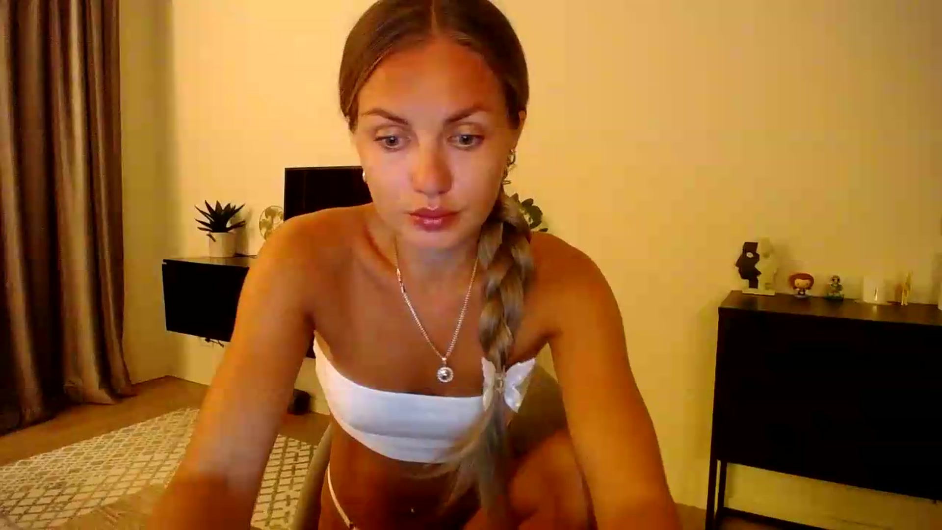 Gallery image thumbnail from Happy_Insight's myfreecams stream on, 08/16/2026, 21:52 image 2 of 20
