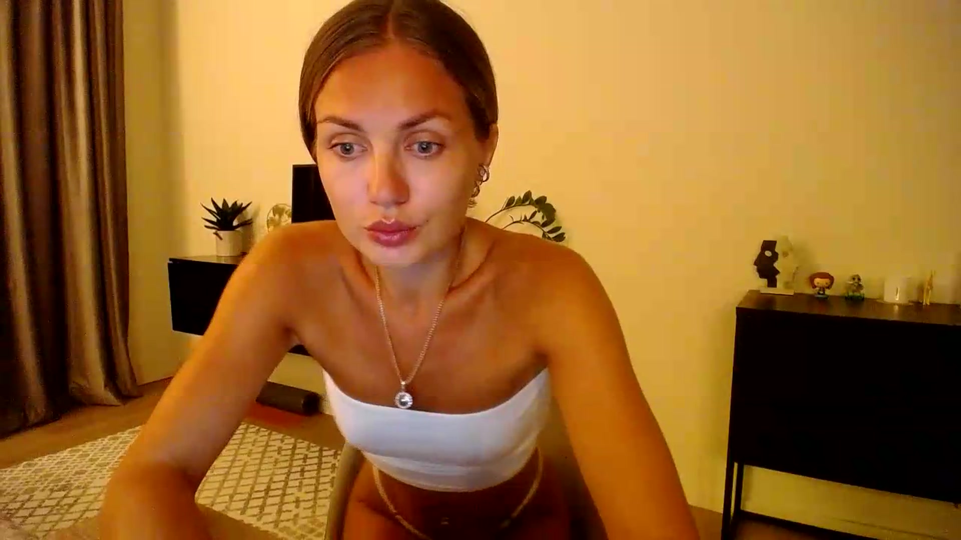 Gallery image thumbnail from Happy_Insight's myfreecams stream on, 08/16/2026, 21:52 image 3 of 20