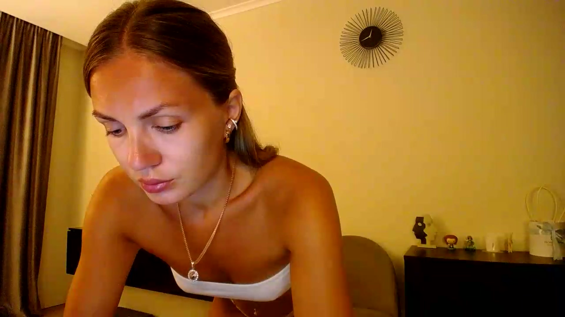 Gallery image thumbnail from Happy_Insight's myfreecams stream on, 08/16/2026, 21:52 image 18 of 20