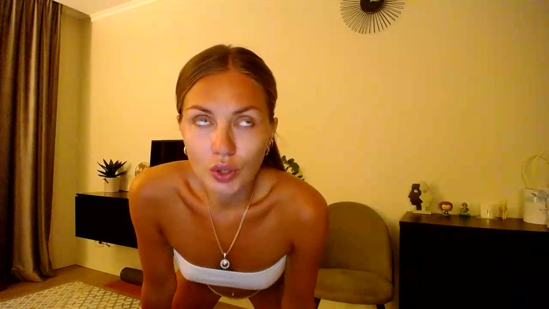 Gallery image thumbnail from Happy_Insight's myfreecams stream on, 08/16/2026, 21:52 image 12 of 20
