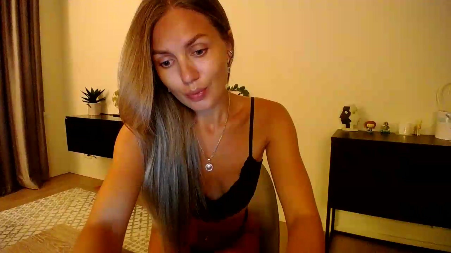 Gallery image thumbnail from Happy_Insight's myfreecams stream on, 08/18/2026, 20:43 image 6 of 20