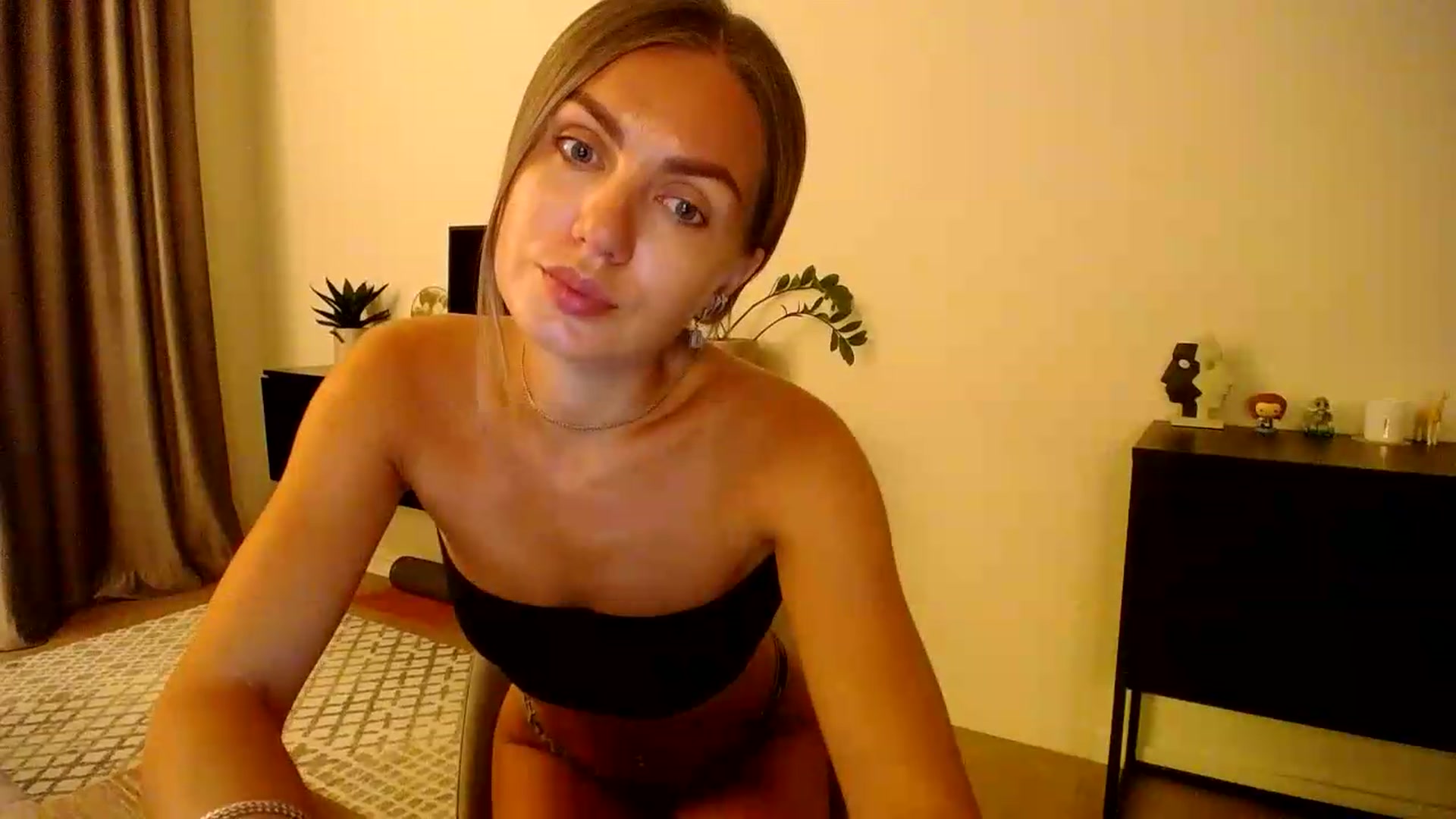 Gallery image thumbnail from Happy_Insight's myfreecams stream on, 08/19/2026, 21:20 image 3 of 20