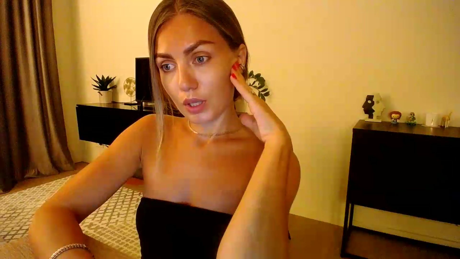 Gallery image thumbnail from Happy_Insight's myfreecams stream on, 08/19/2026, 21:20 image 12 of 20
