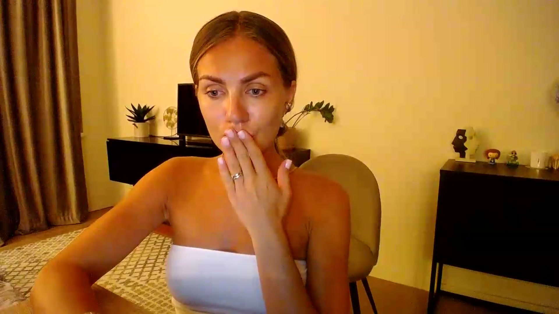 Gallery image thumbnail from Happy_Insight's myfreecams stream on, 08/21/2026, 21:14 image 15 of 20