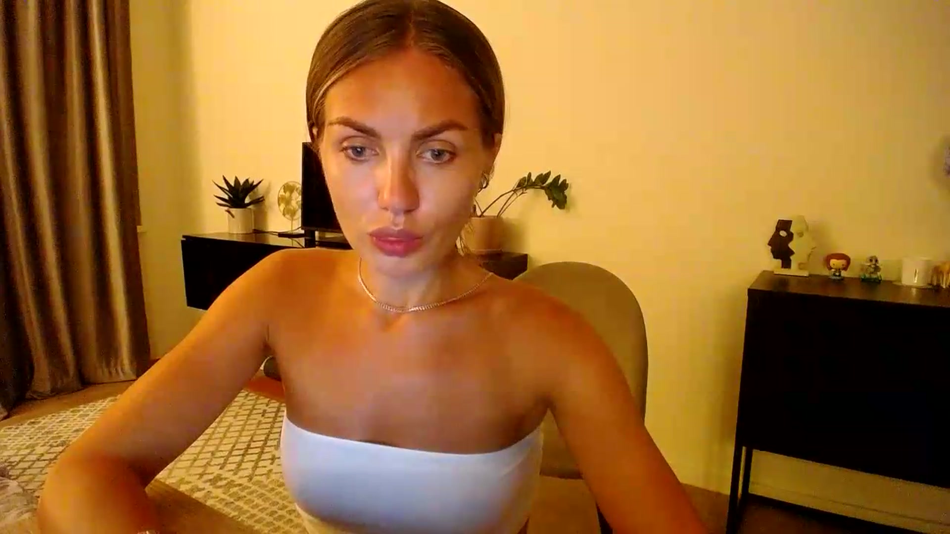 Gallery image thumbnail from Happy_Insight's myfreecams stream on, 08/21/2026, 21:14 image 17 of 20