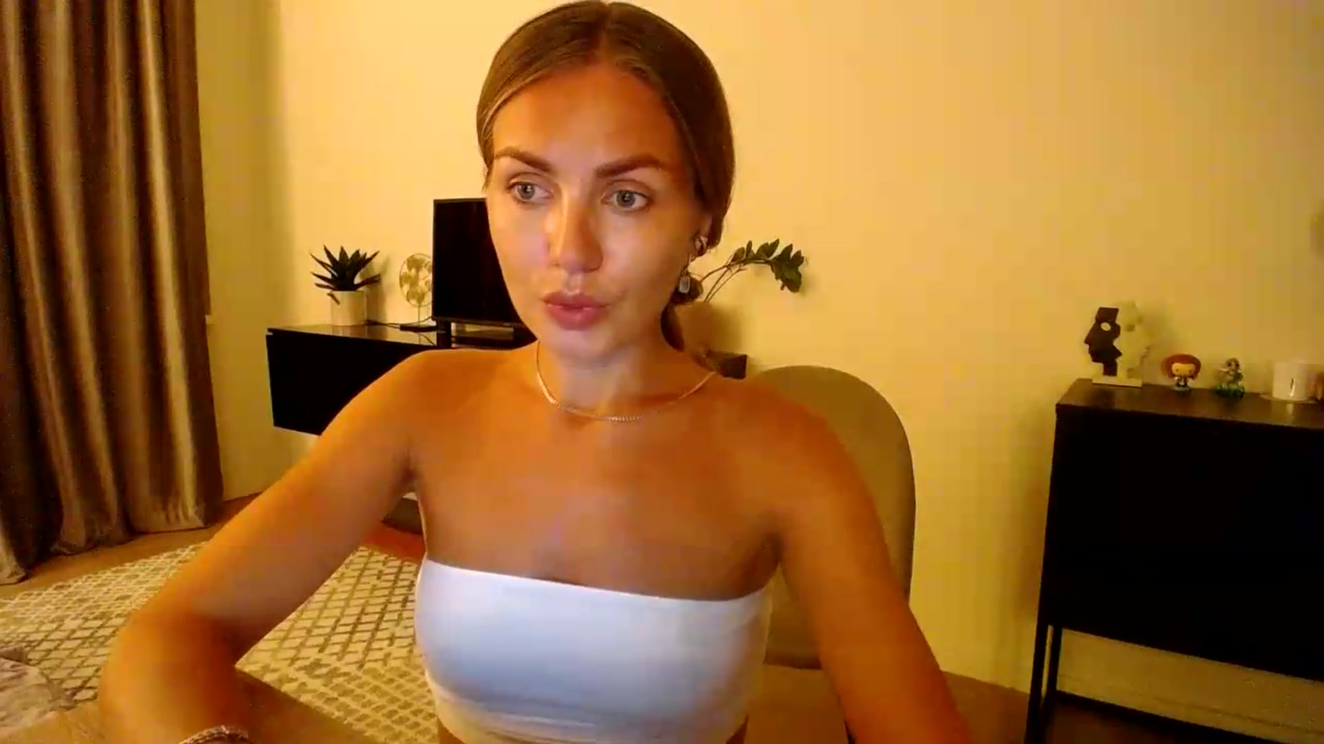 Gallery image thumbnail from Happy_Insight's myfreecams stream on, 08/21/2026, 21:14 image 14 of 20