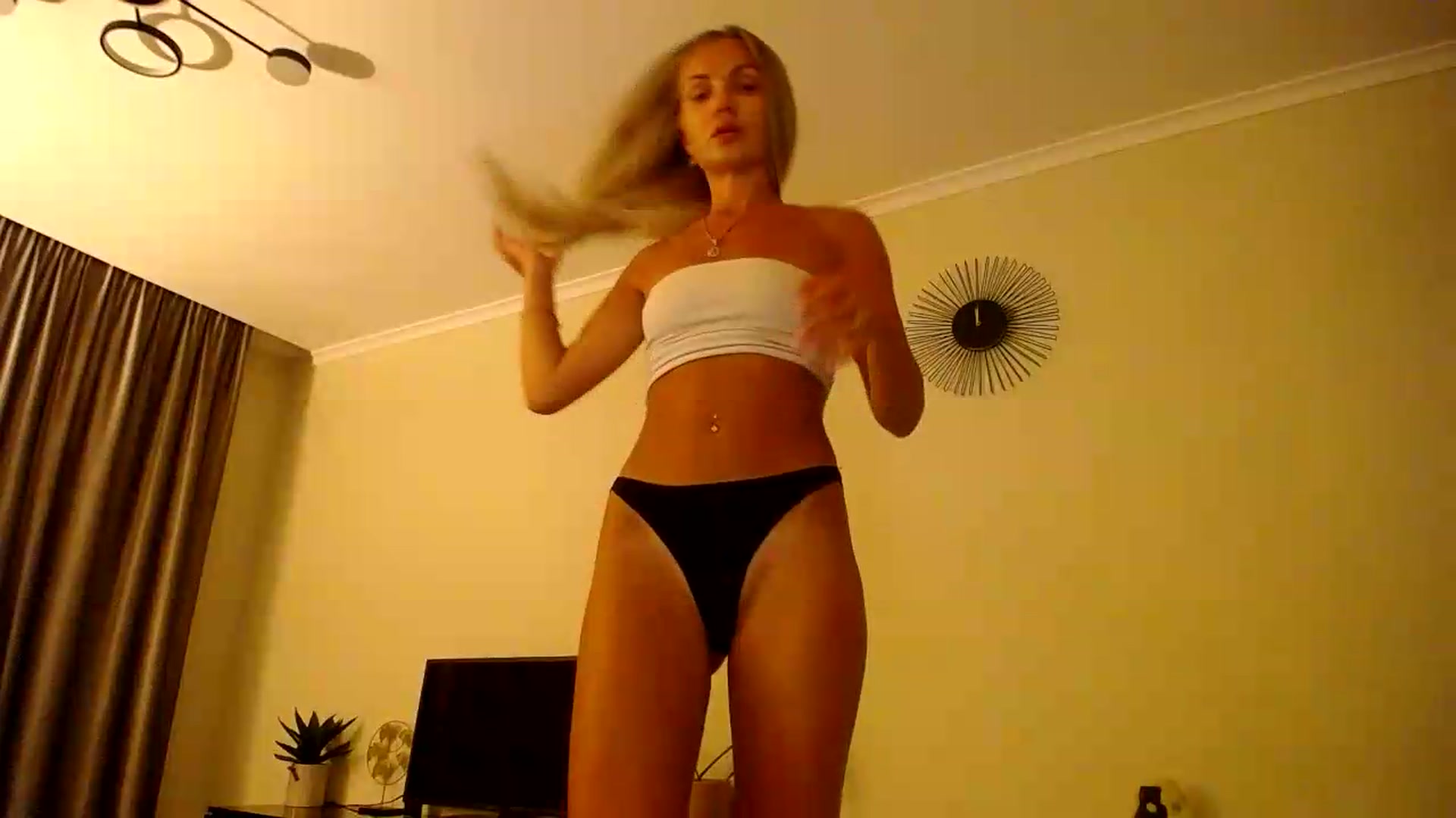 Gallery image thumbnail from Happy_Insight's myfreecams stream on, 08/25/2026, 21:18 image 6 of 20