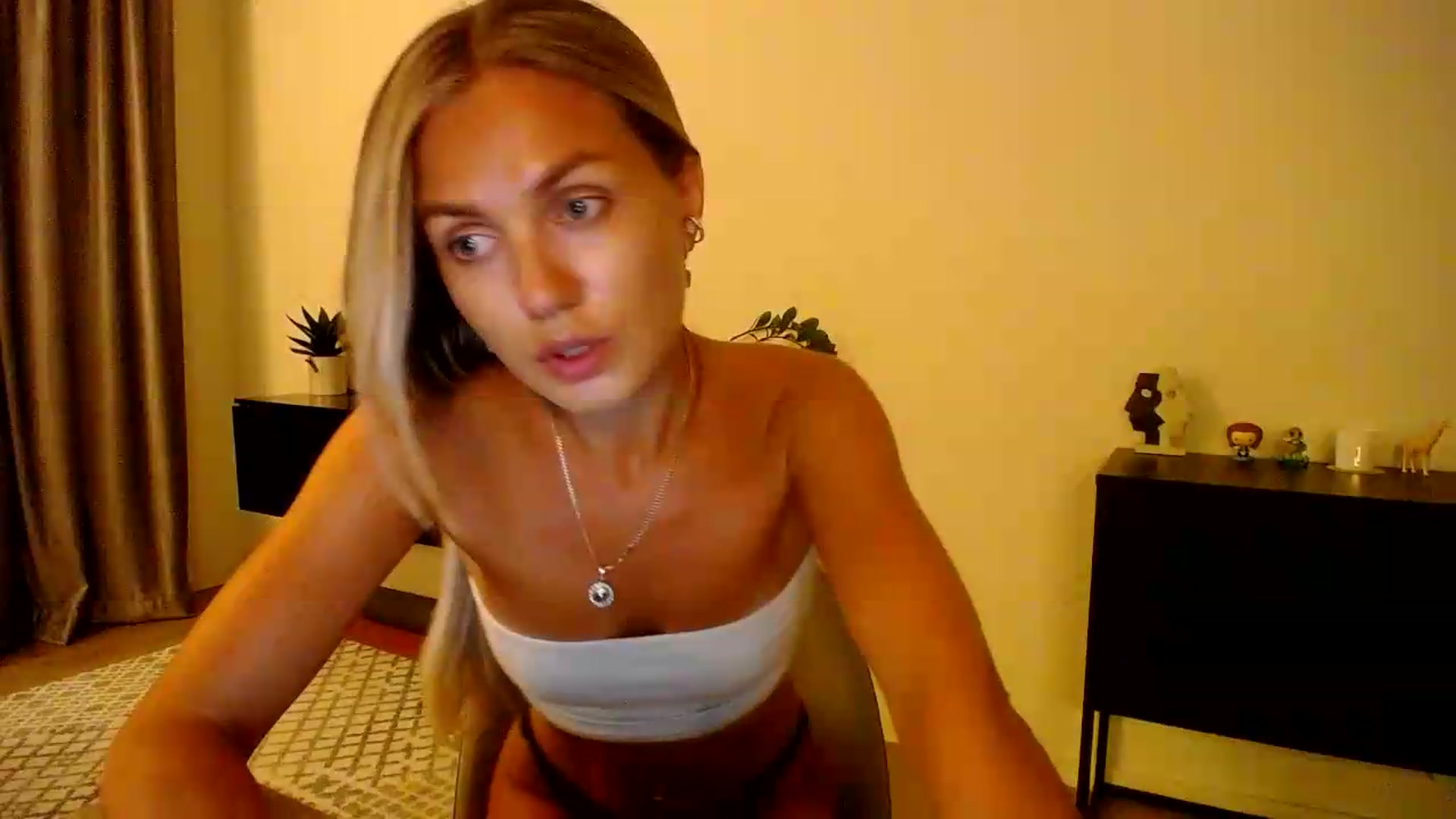 Gallery image thumbnail from Happy_Insight's myfreecams stream on, 08/25/2026, 21:18 image 4 of 20