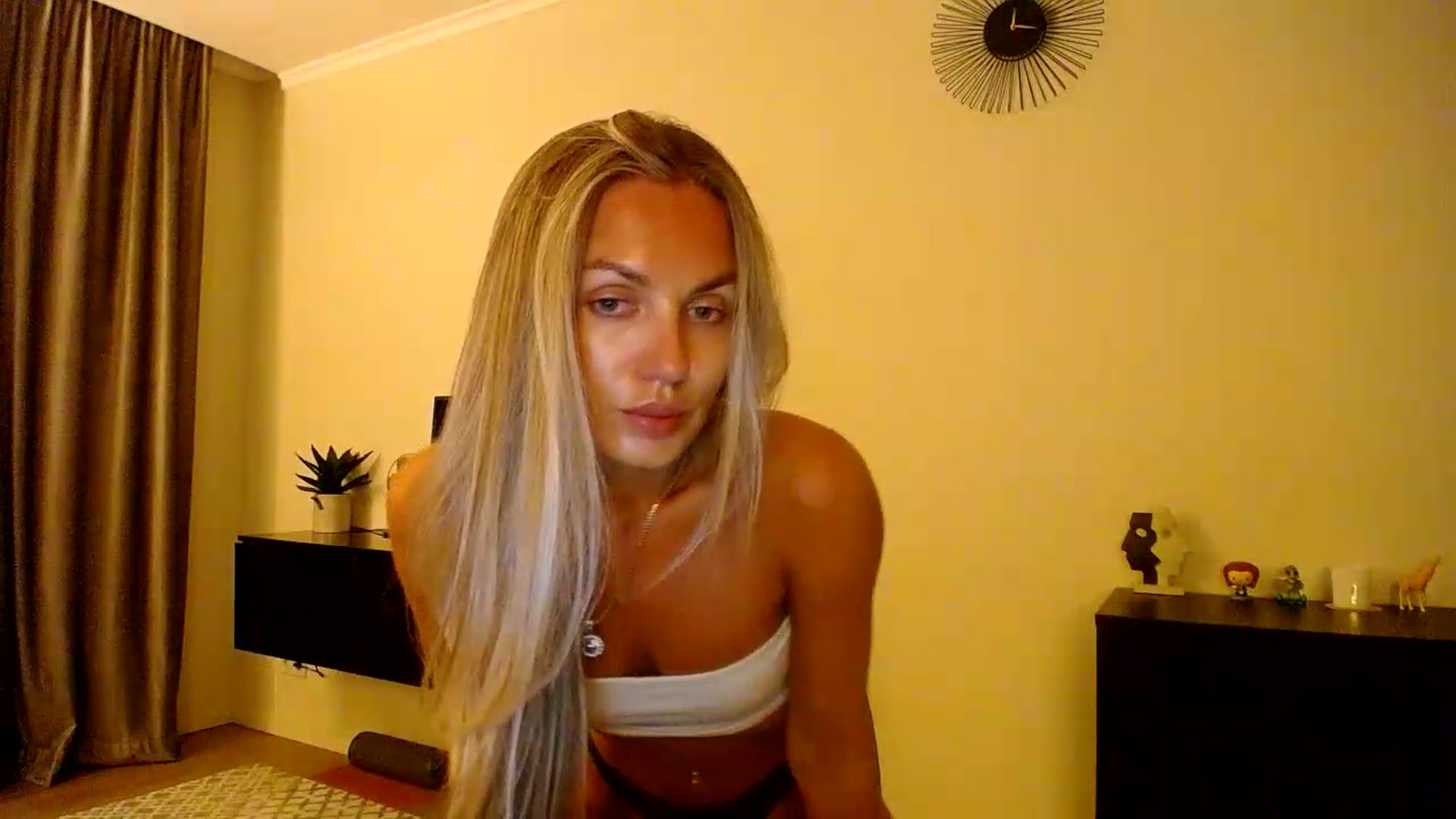 Gallery image thumbnail from Happy_Insight's myfreecams stream on, 08/25/2026, 21:18 image 19 of 20