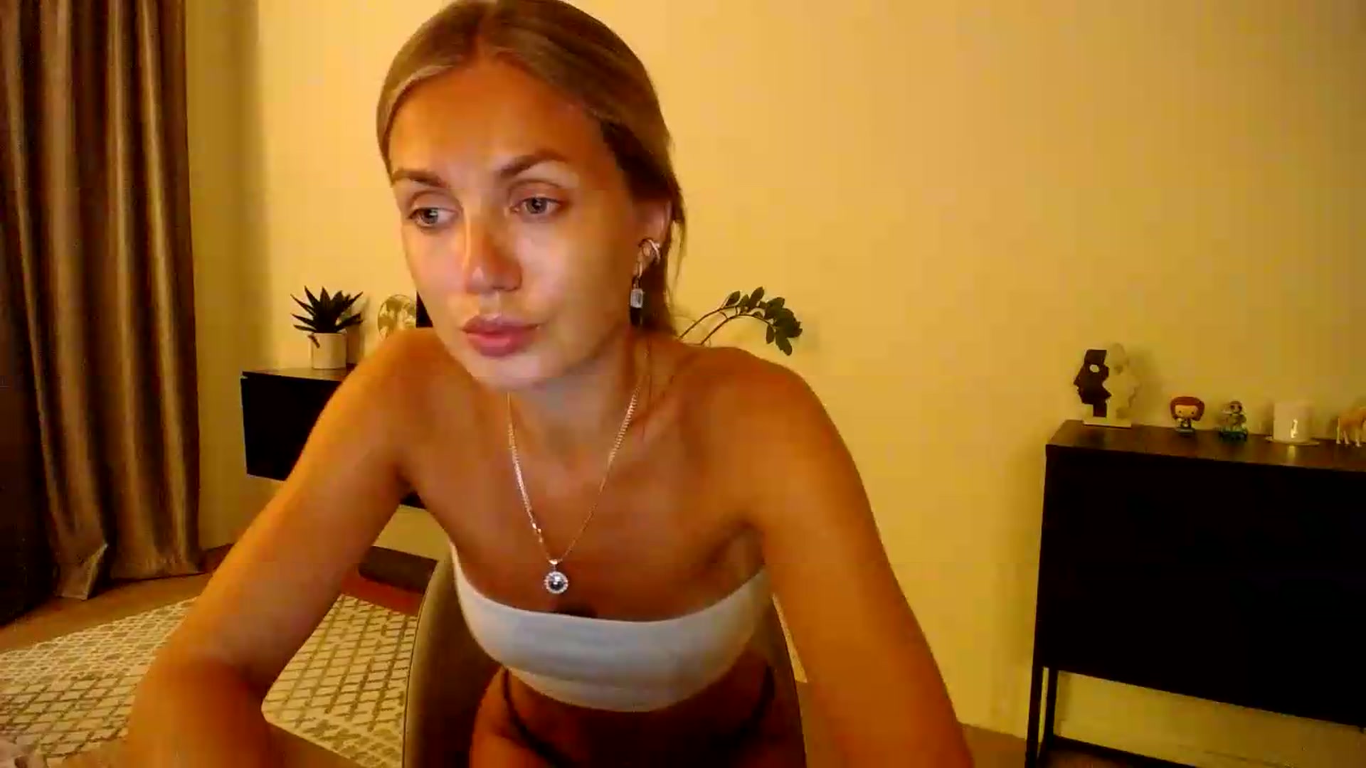 Gallery image thumbnail from Happy_Insight's myfreecams stream on, 08/25/2026, 21:59 image 18 of 20