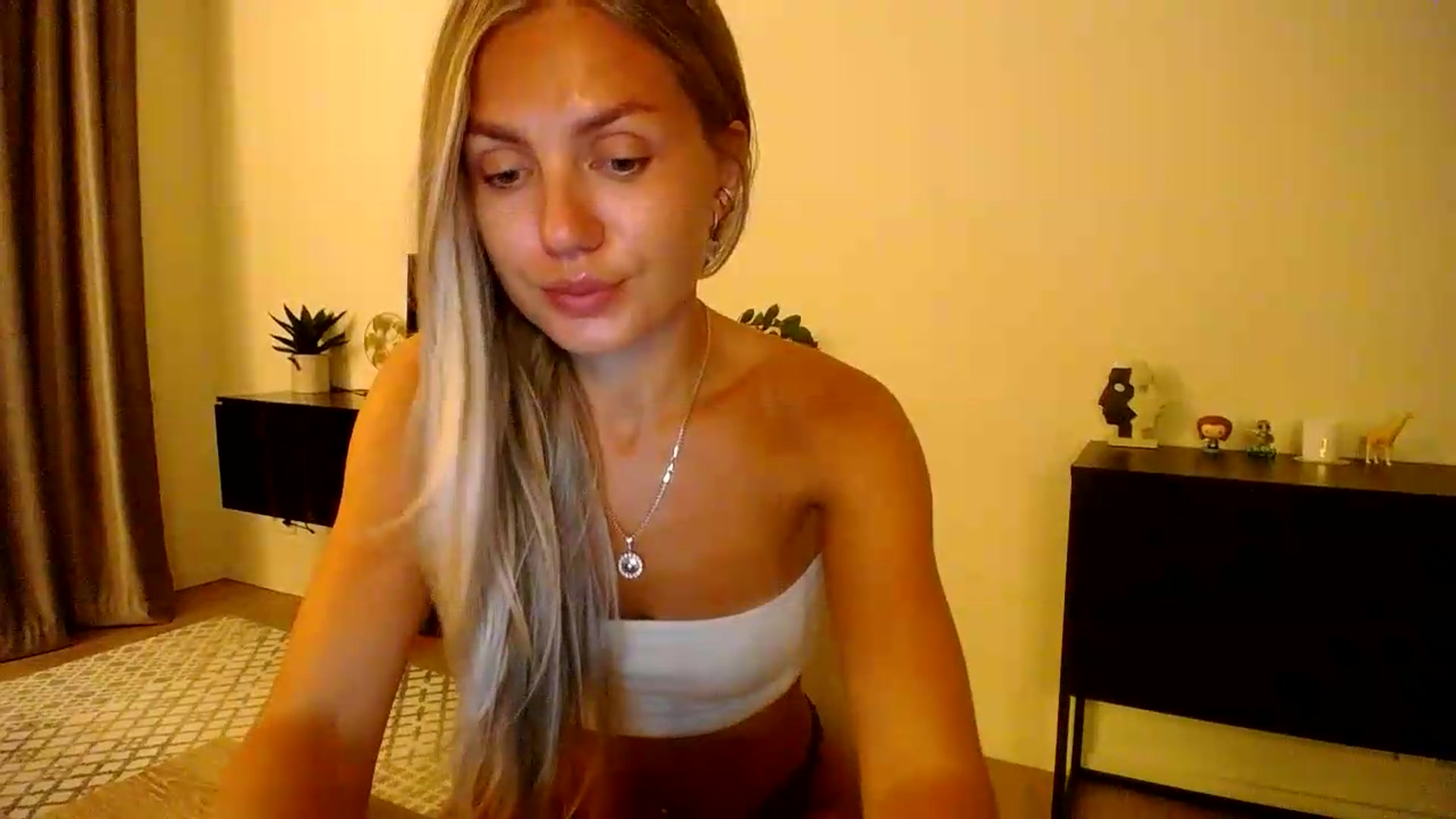 Gallery image thumbnail from Happy_Insight's myfreecams stream on, 08/28/2026, 20:57 image 19 of 20