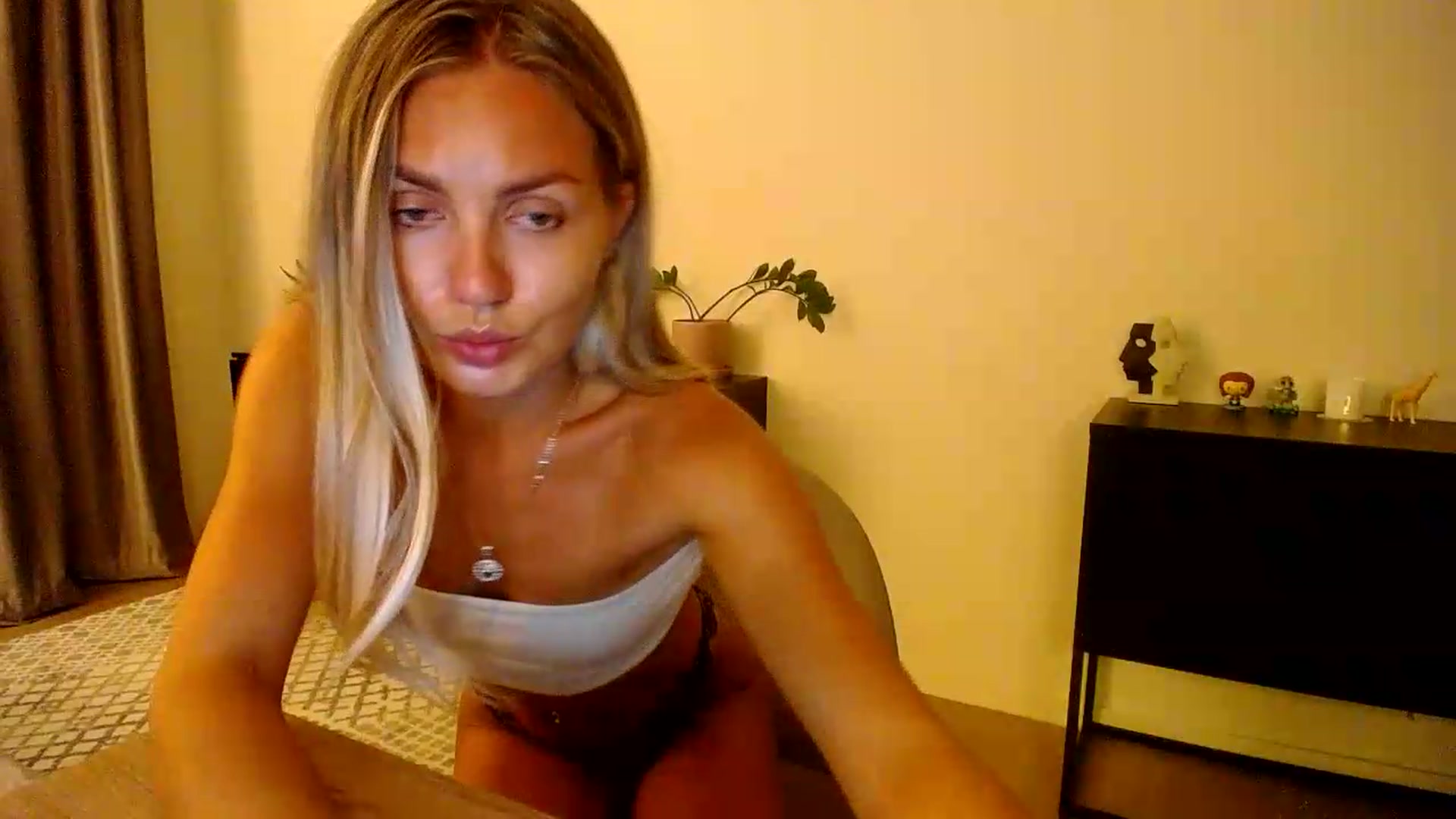 Gallery image thumbnail from Happy_Insight's myfreecams stream on, 08/28/2026, 20:57 image 16 of 20
