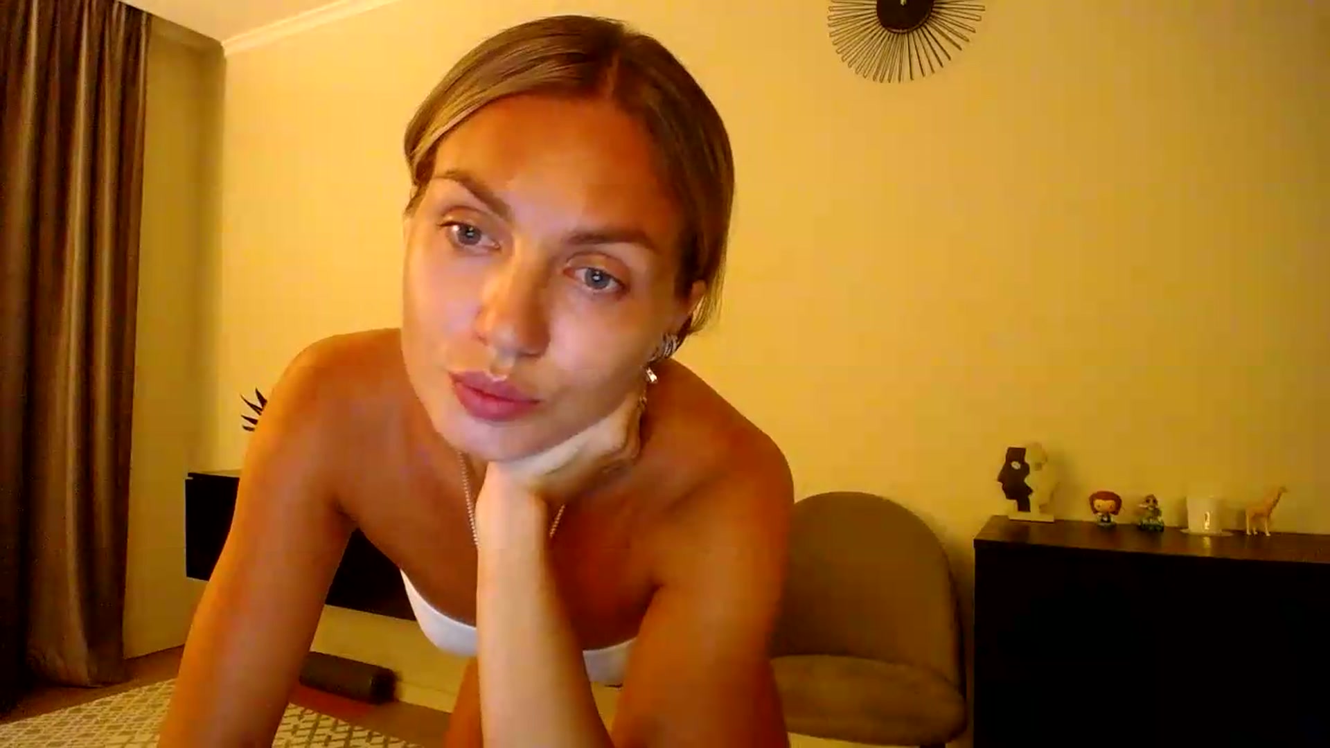 Gallery image thumbnail from Happy_Insight's myfreecams stream on, 08/30/2026, 21:56 image 18 of 20
