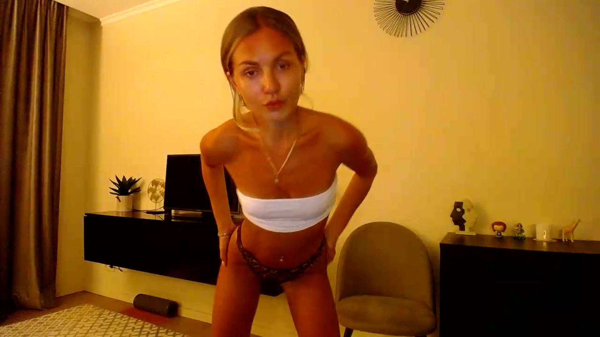 Gallery image thumbnail from Happy_Insight's myfreecams stream on, 08/30/2026, 21:56 image 14 of 20