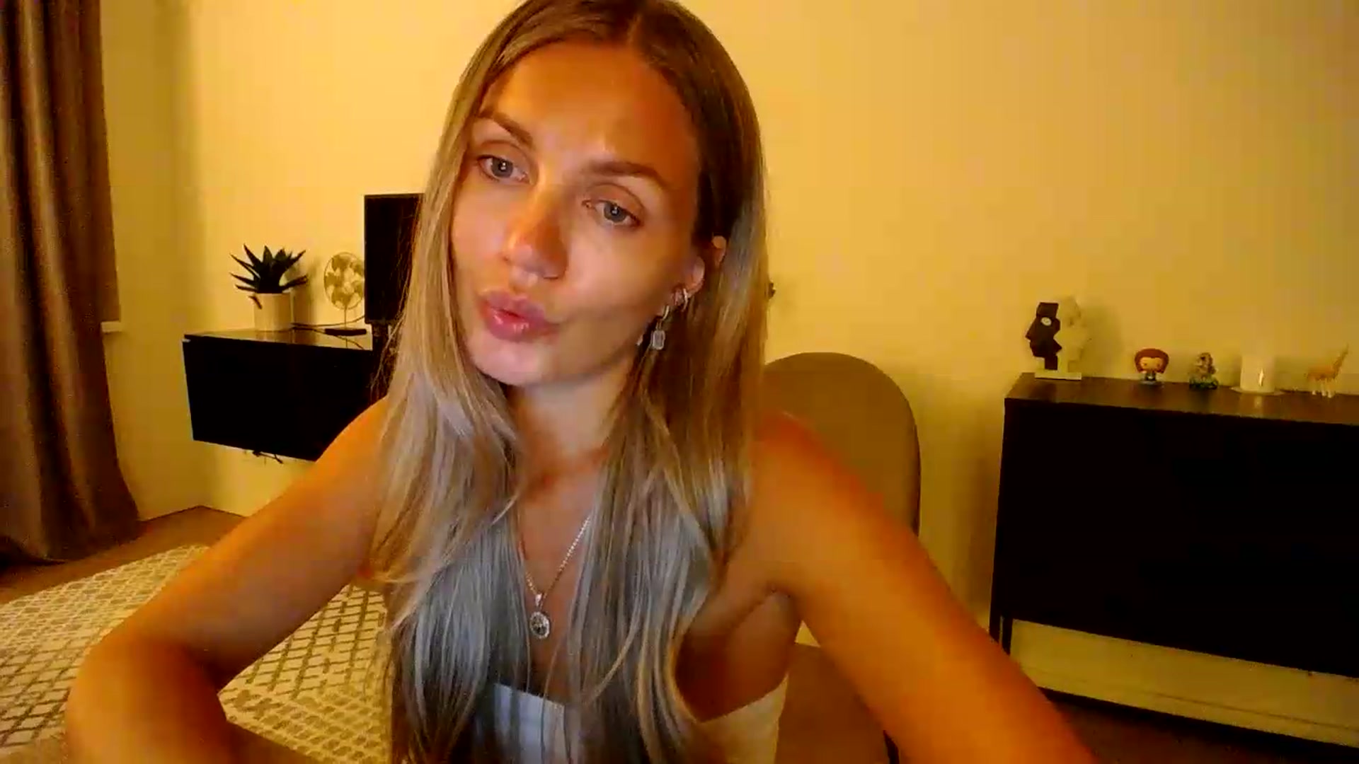 Gallery image thumbnail from Happy_Insight's myfreecams stream on, 09/01/2026, 22:59 image 12 of 20
