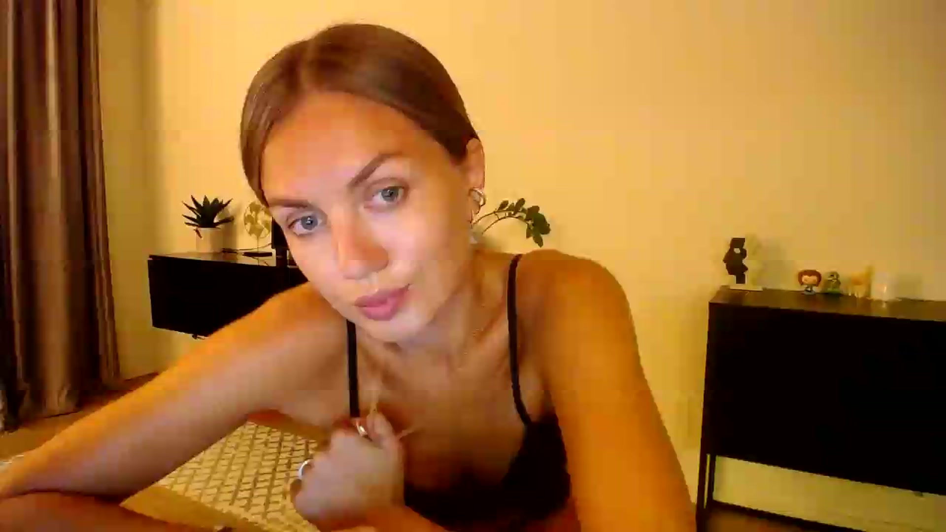 Gallery image thumbnail from Happy_Insight's myfreecams stream on, 09/06/2026, 21:22 image 1 of 20