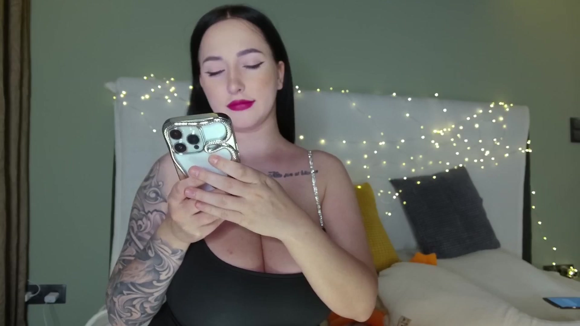 Gallery image thumbnail from Happy_Yulia's myfreecams stream on, 11/30/2025, 18:22 image 12 of 20