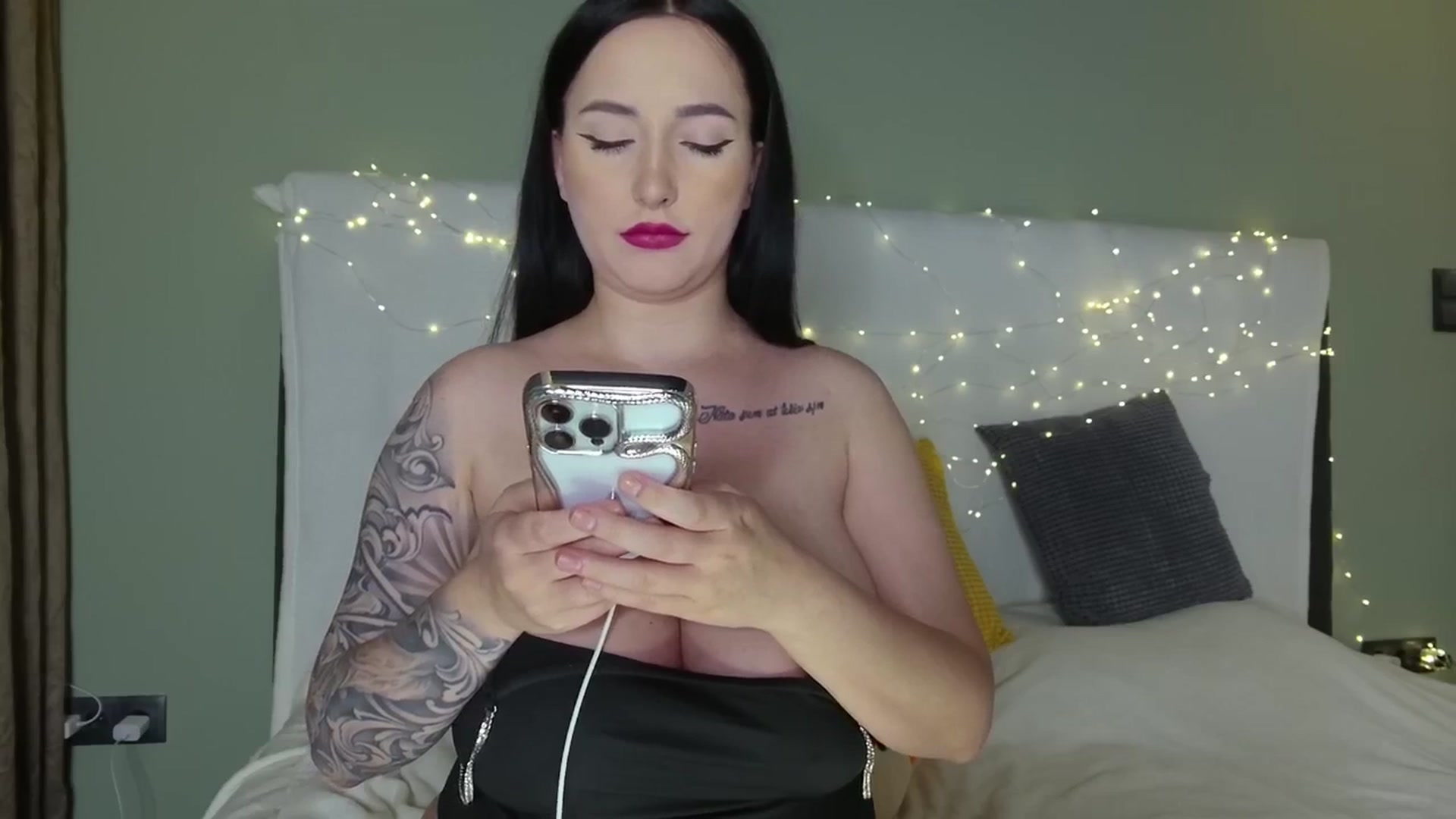 Gallery image thumbnail from Happy_Yulia's myfreecams stream on, 11/30/2025, 18:22 image 20 of 20