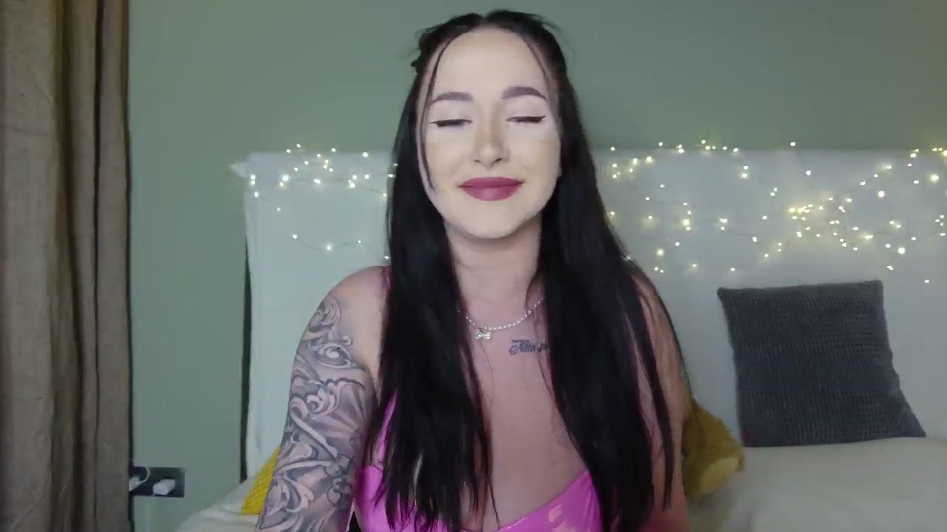 Gallery image thumbnail from Happy_Yulia's myfreecams stream on, 12/01/2025, 17:19 image 12 of 20