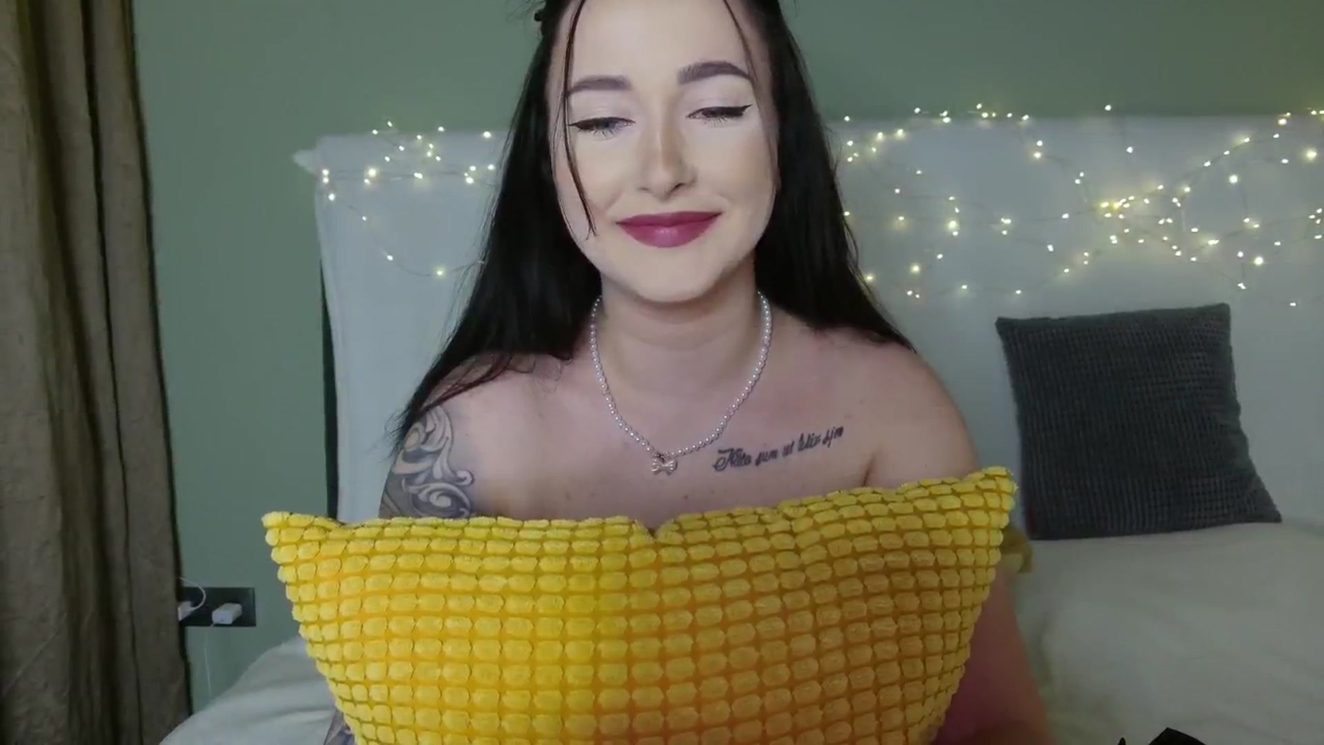 Gallery image thumbnail from Happy_Yulia's myfreecams stream on, 12/01/2025, 17:19 image 4 of 20