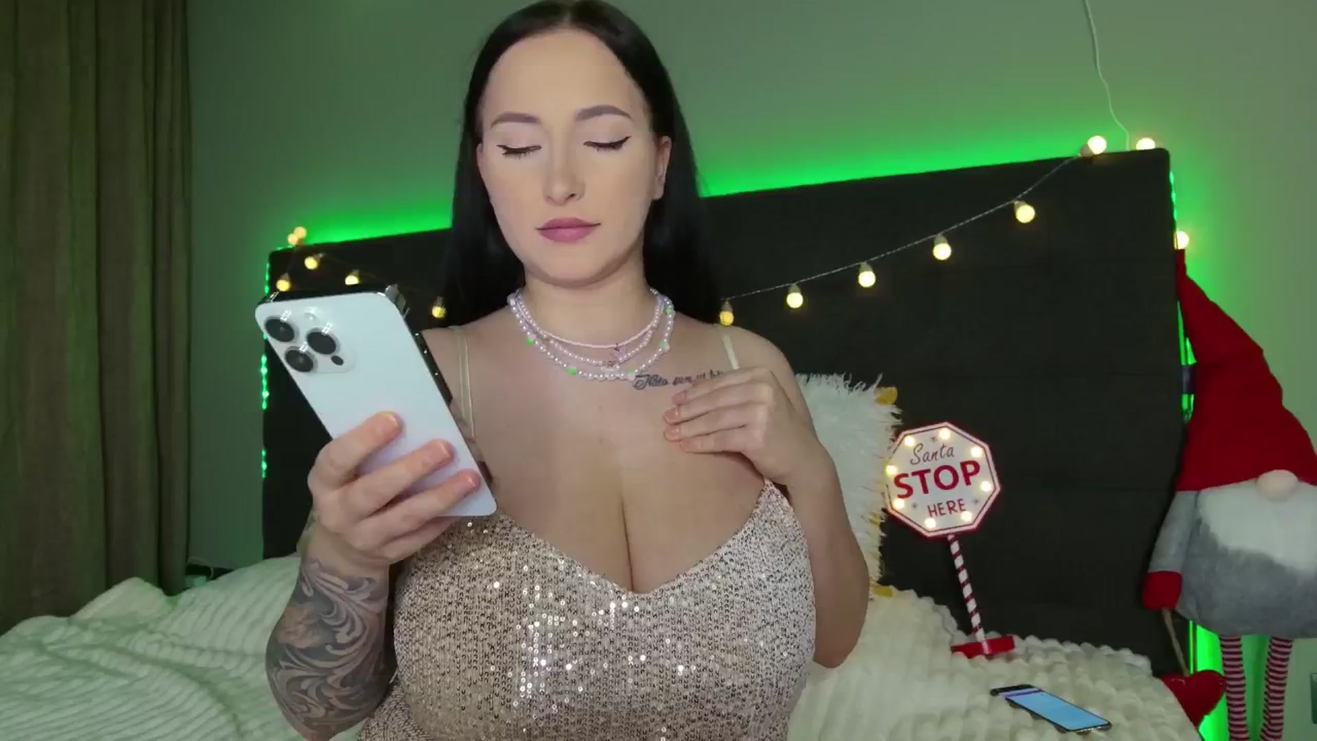 Gallery image thumbnail from Happy_Yulia's myfreecams stream on, 12/21/2025, 18:10 image 3 of 20