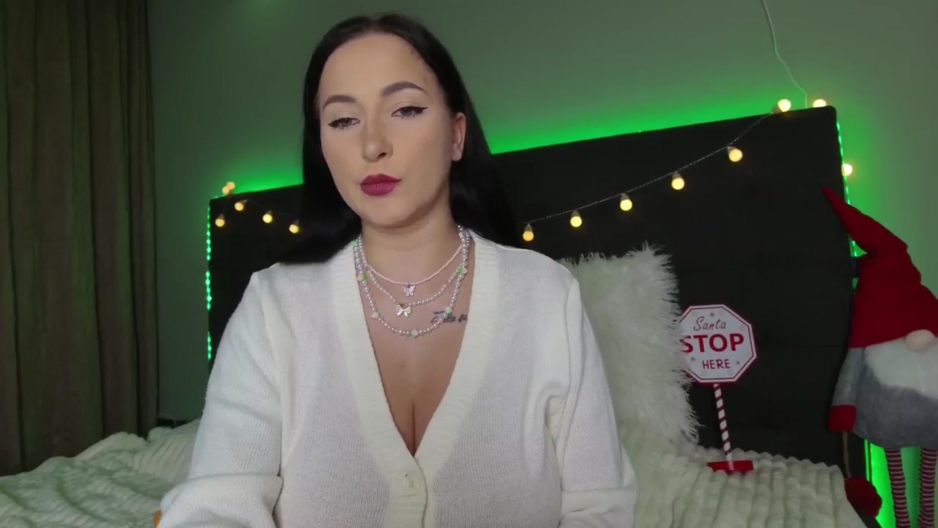 Gallery image thumbnail from Happy_Yulia's myfreecams stream on, 12/21/2025, 20:40 image 17 of 20