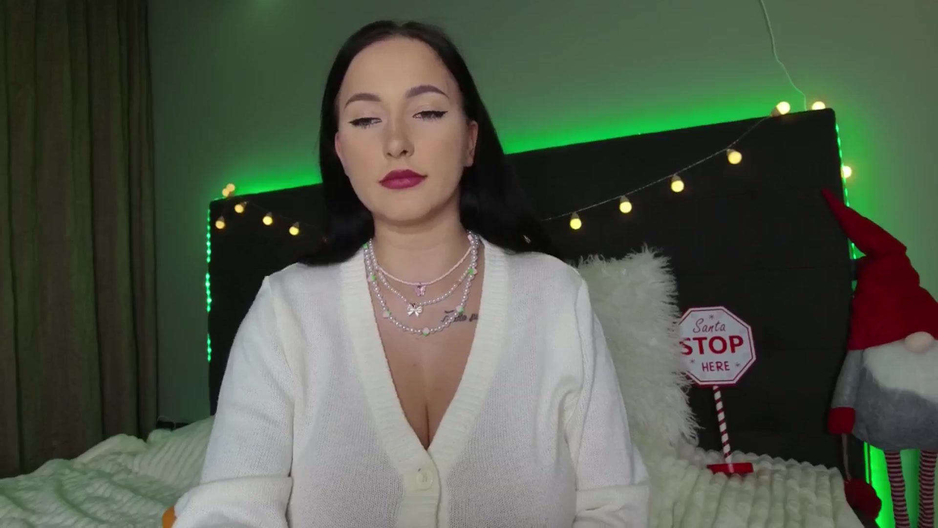 Gallery image thumbnail from Happy_Yulia's myfreecams stream on, 12/21/2025, 20:40 image 18 of 20