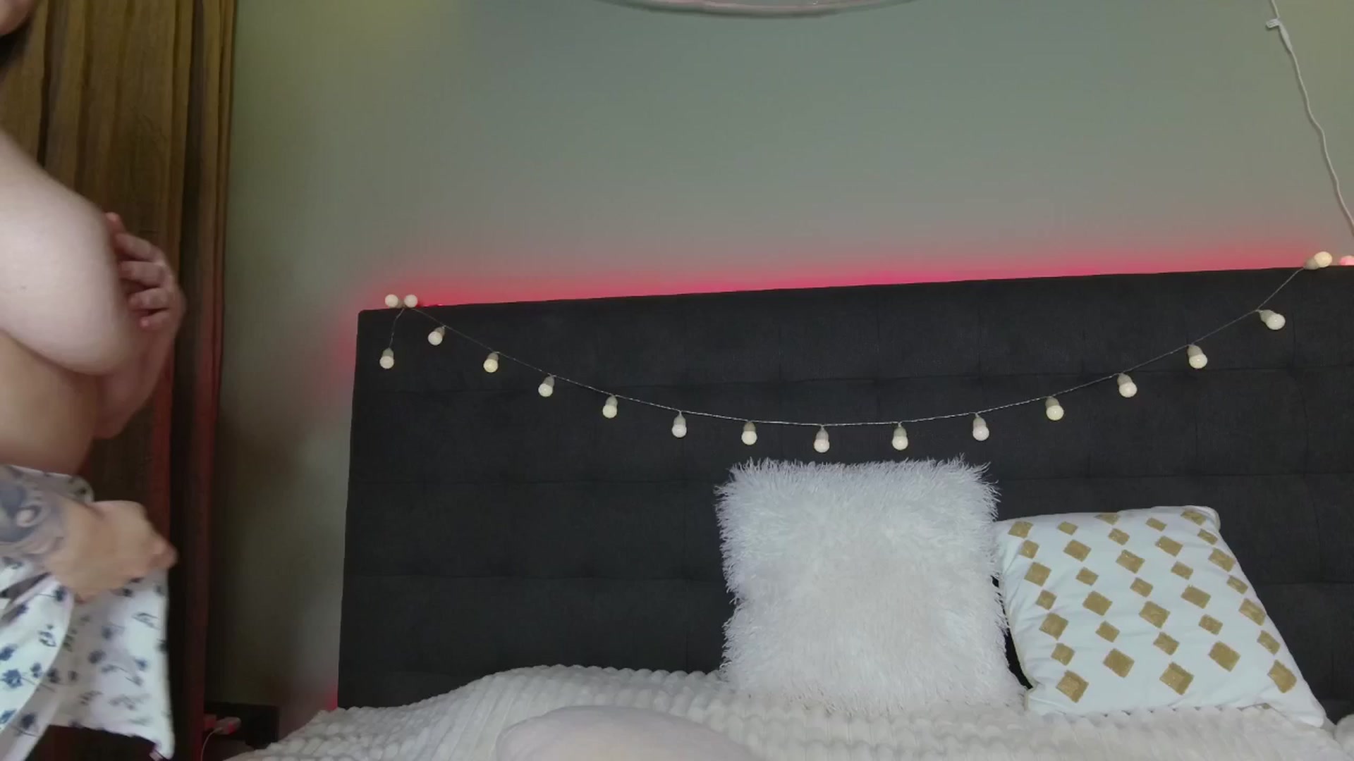 Gallery image thumbnail from Happy_Yulia's myfreecams stream on, 01/16/2026, 18:58 image 9 of 20