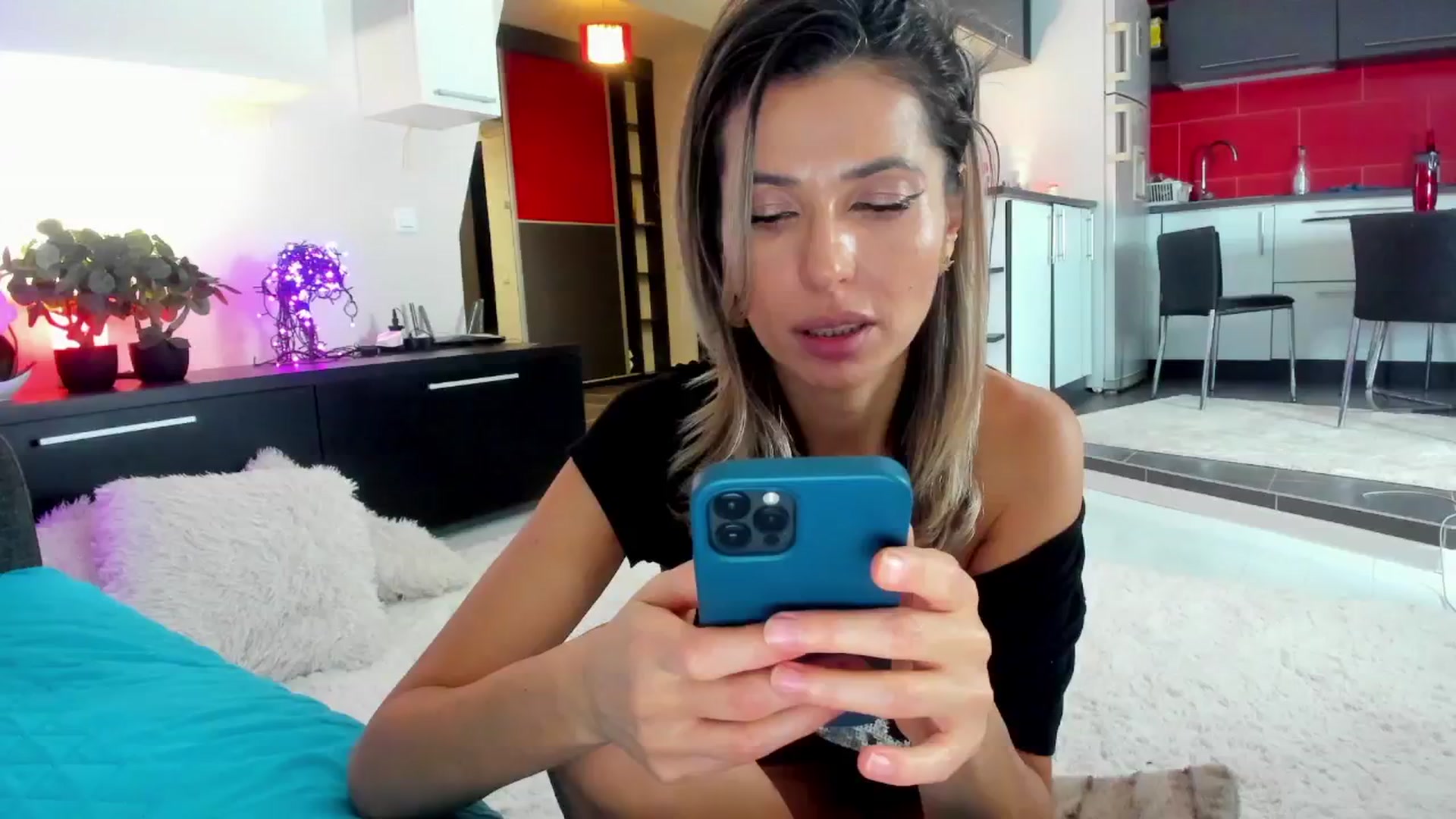 Gallery image thumbnail from HardXmasNips's myfreecams stream on, 12/14/2024, 05:05 image 18 of 20